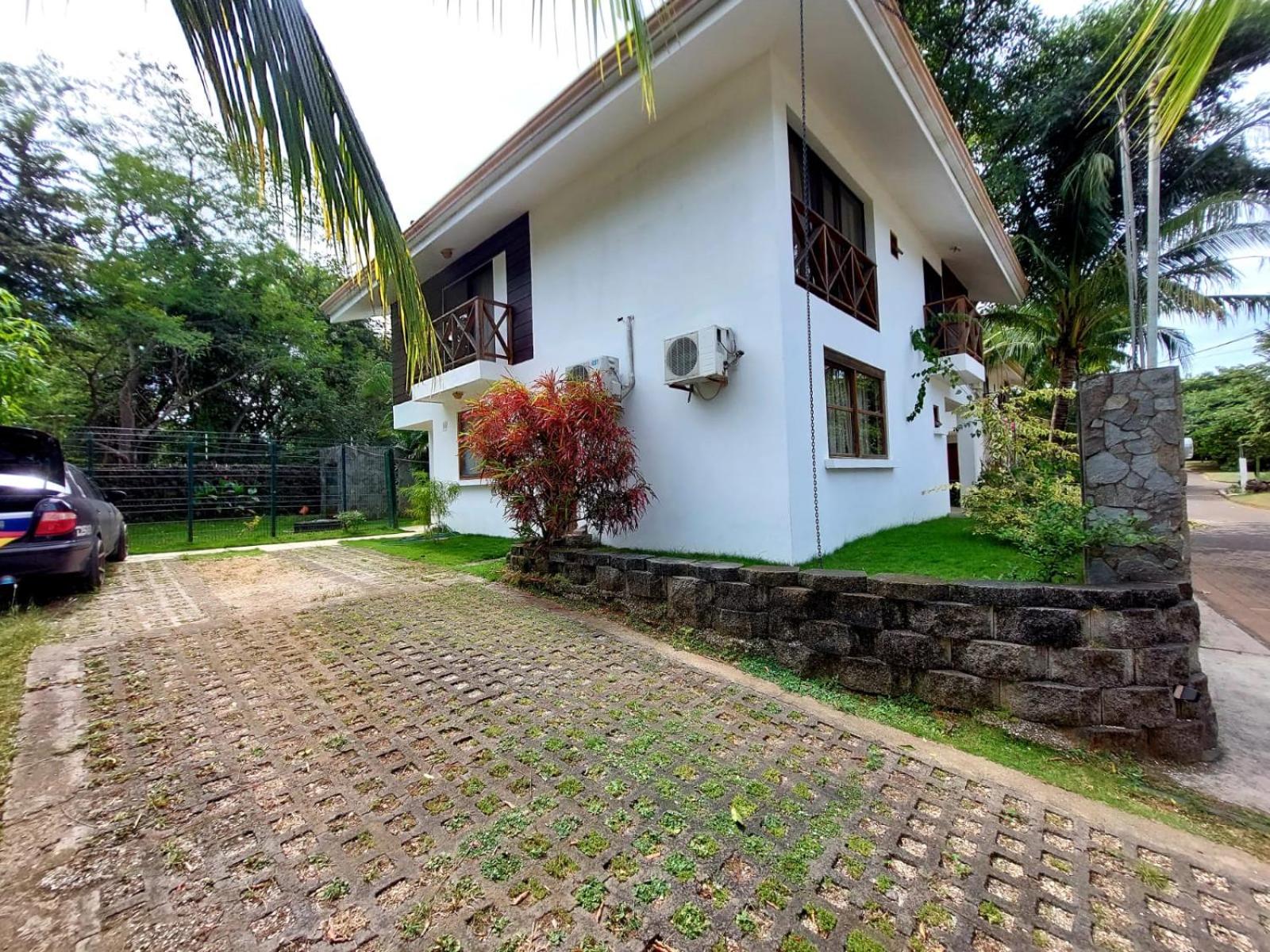 Beach house between Tamarindo and Avellanas