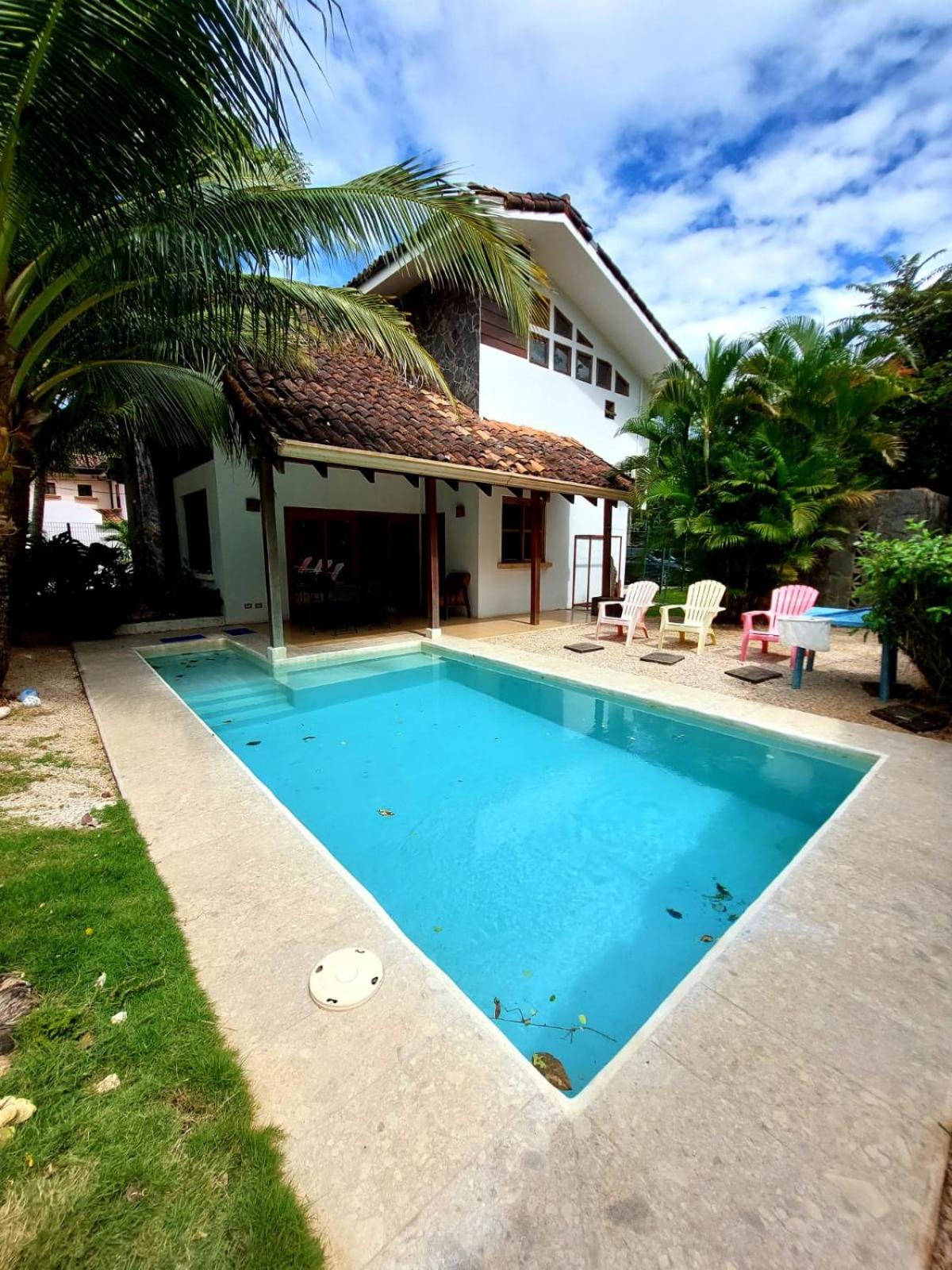 Beach house between Tamarindo and Avellanas