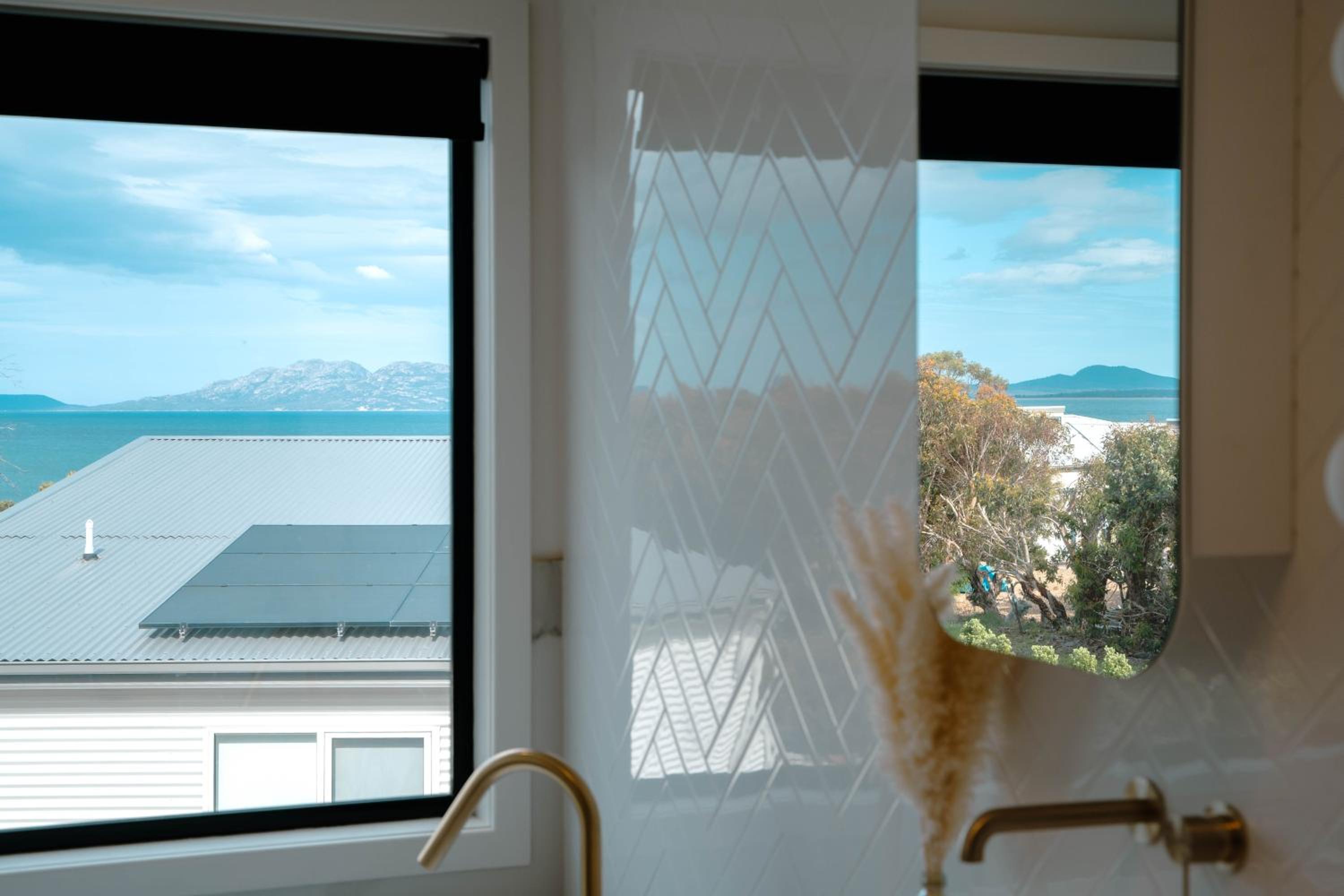 The White House ~ Your ultimate escape!