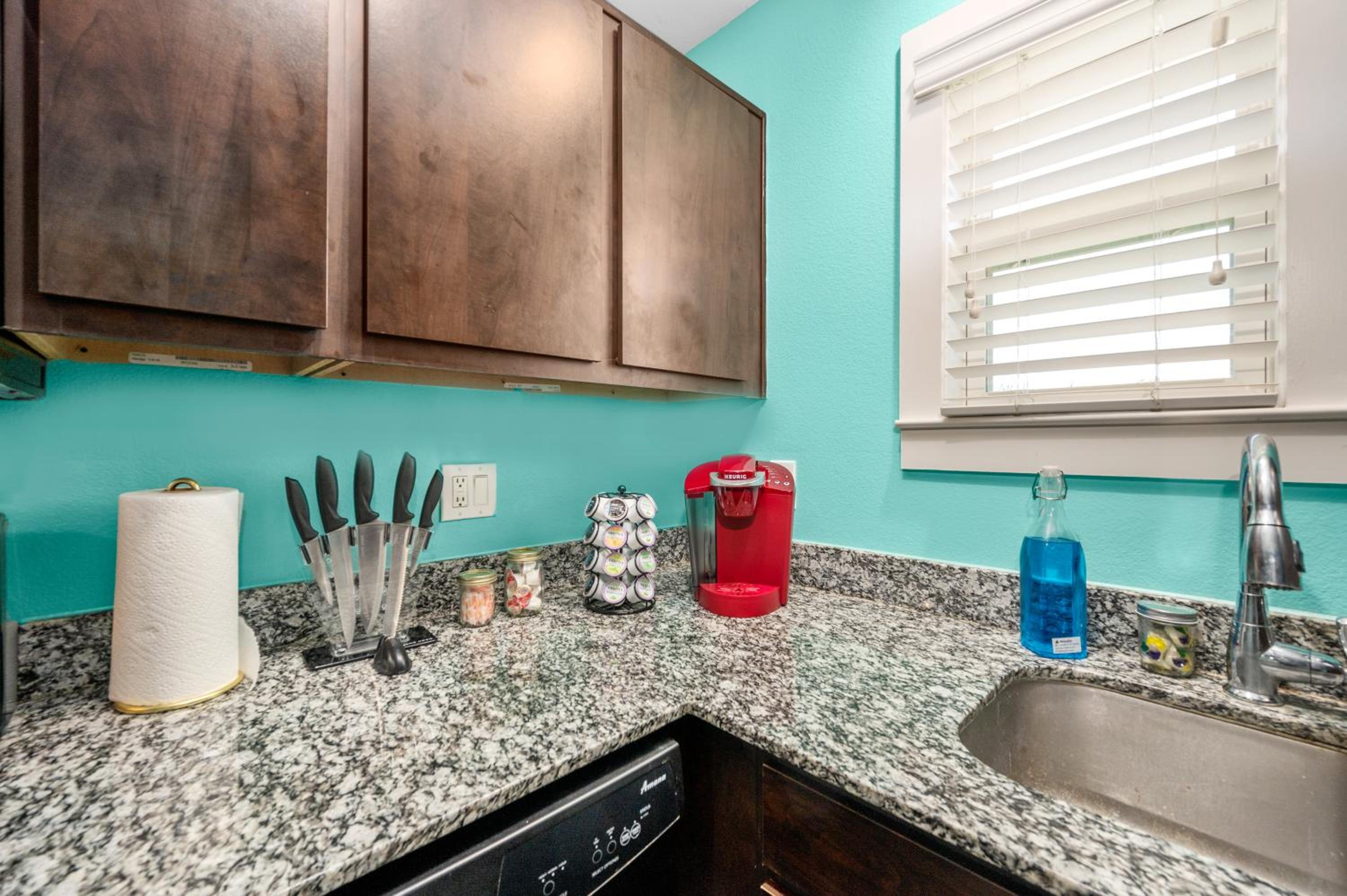 1BR King Bed Apt, Free Park Close to Medical Center view 4