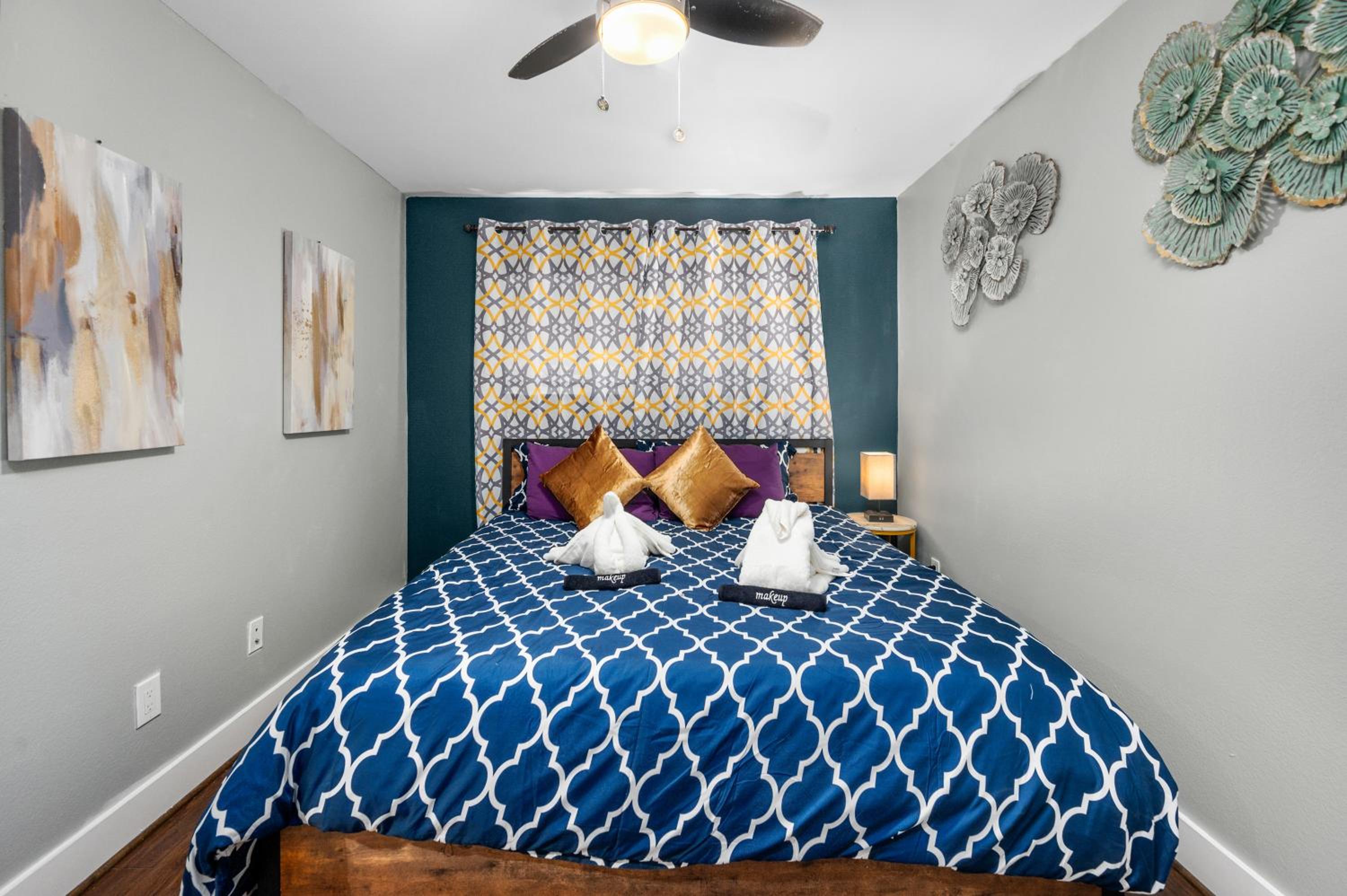 1BR King Bed Apt, Free Park Close to Medical Center view 5