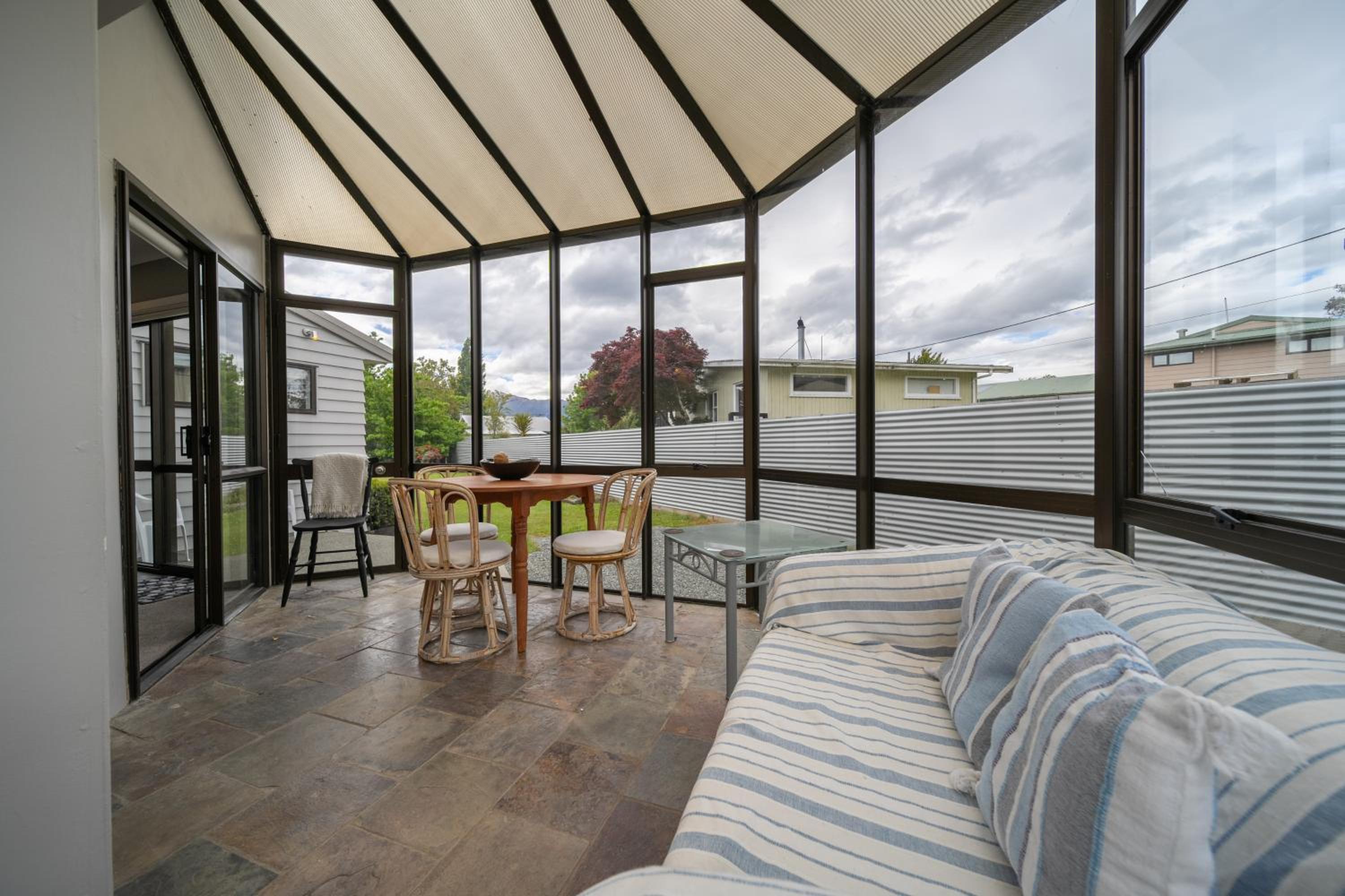 Ferg Escape - Te Anau Holiday Home view 3