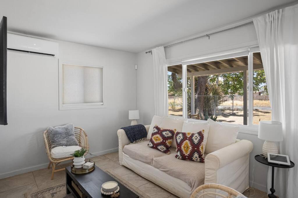 Desert Retreat - Hot Tub, Full Kitchen, Near JT view 4