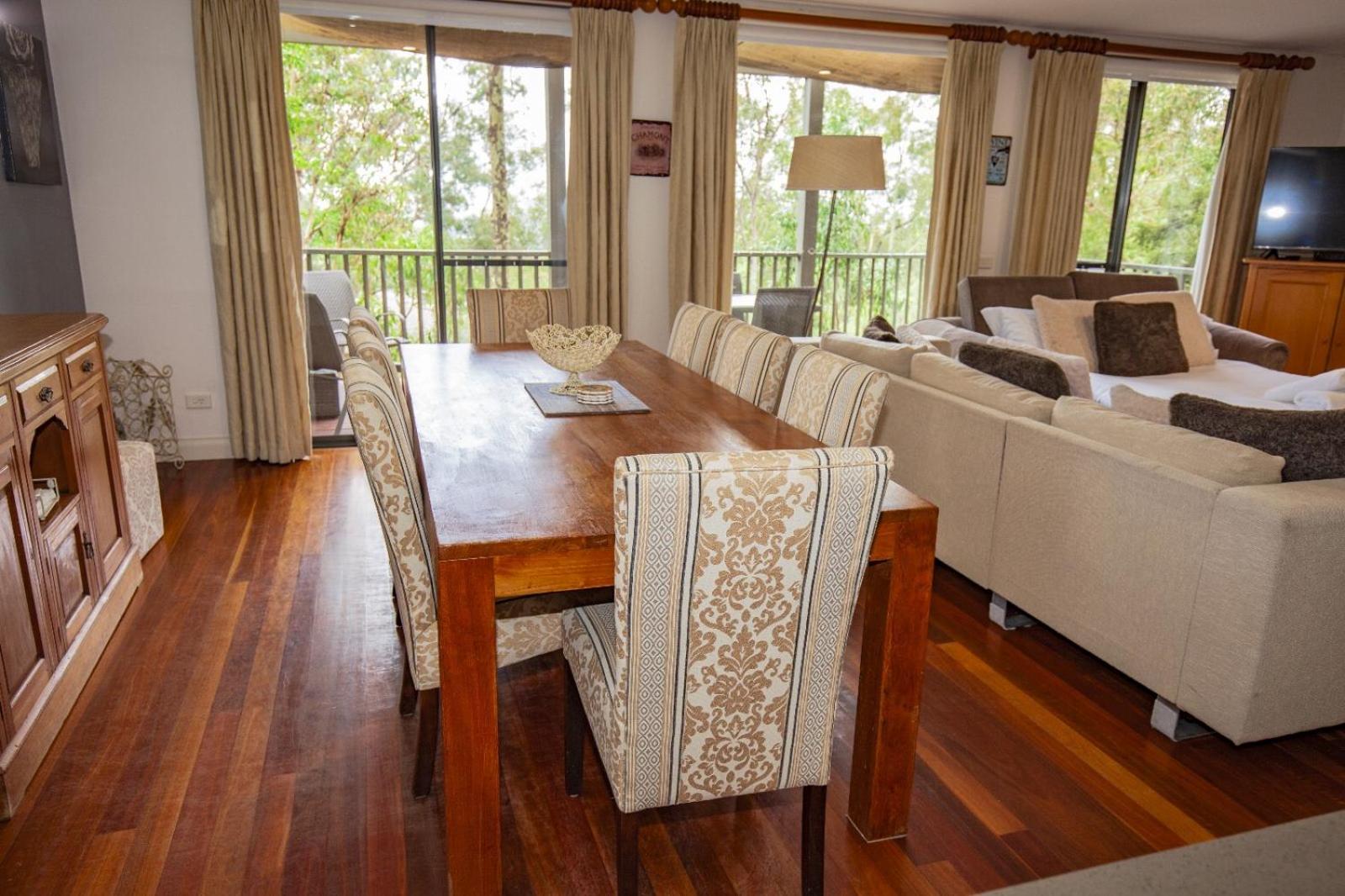 VILLA DION - 3 Bedrooms situated in Cypress Lakes Resort
