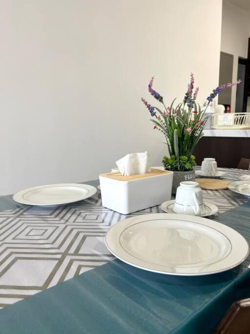 JustLikeHome 3BR 3-5Pax Vertica KLCCView MRt TRx