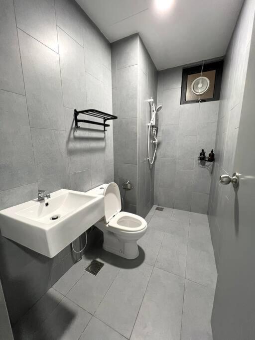 JustLikeHome 3BR 3-5Pax Vertica KLCCView MRt TRx