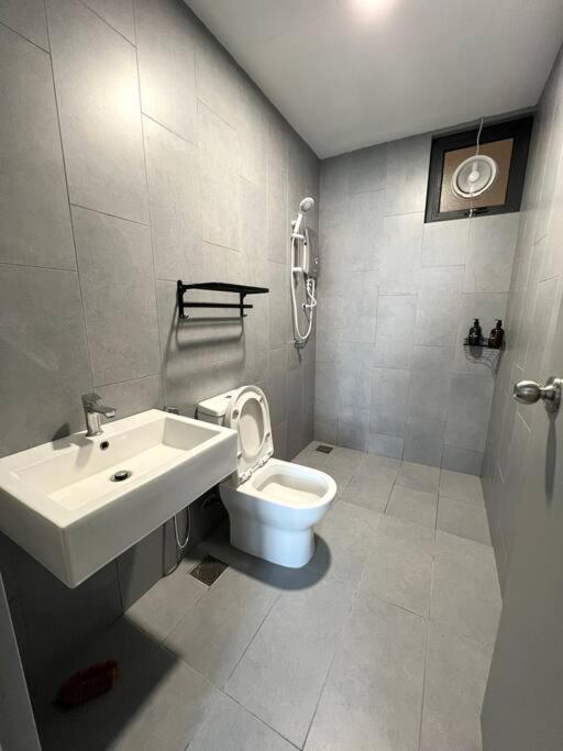 JustLikeHome 3BR 3-5Pax Vertica KLCCView MRt TRx