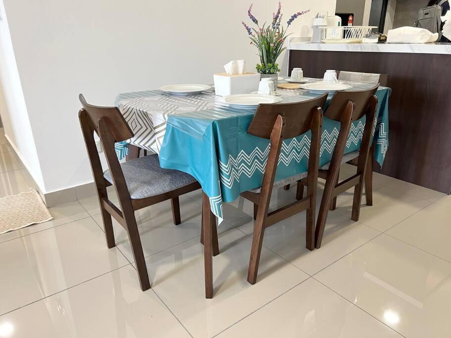 JustLikeHome 3BR 3-5Pax Vertica KLCCView MRt TRx