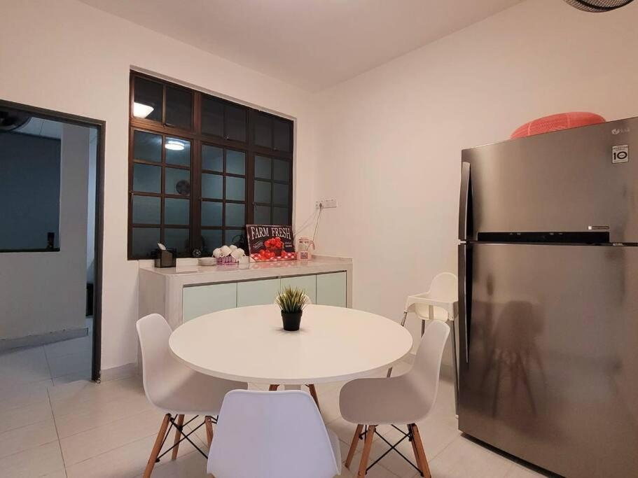 Minimalist 3Bedrooms 4 Queen Bed Permas