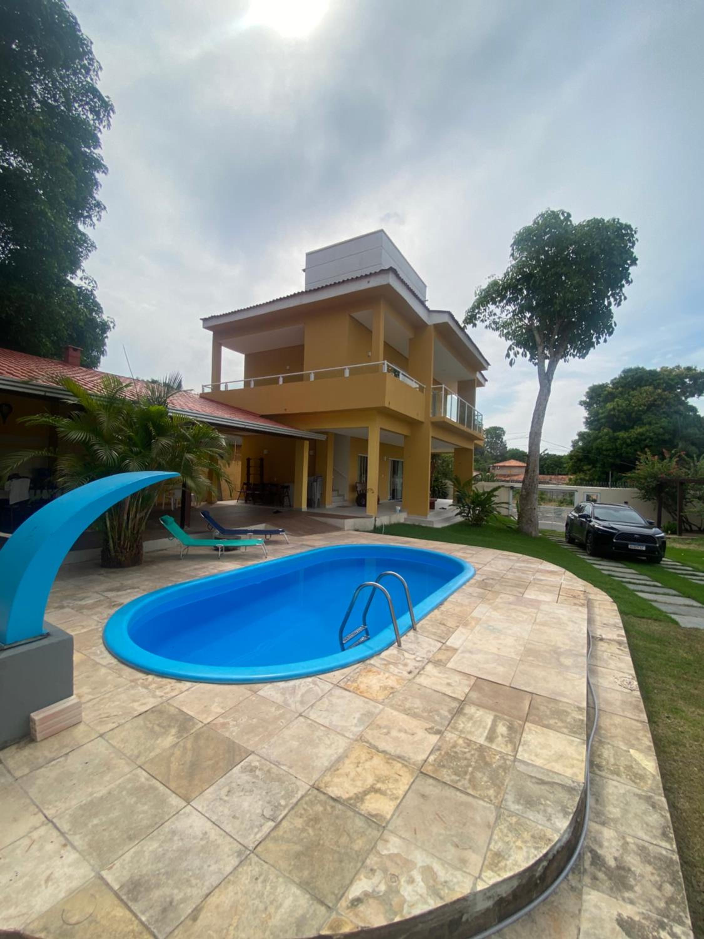Casa Amarilla Alter