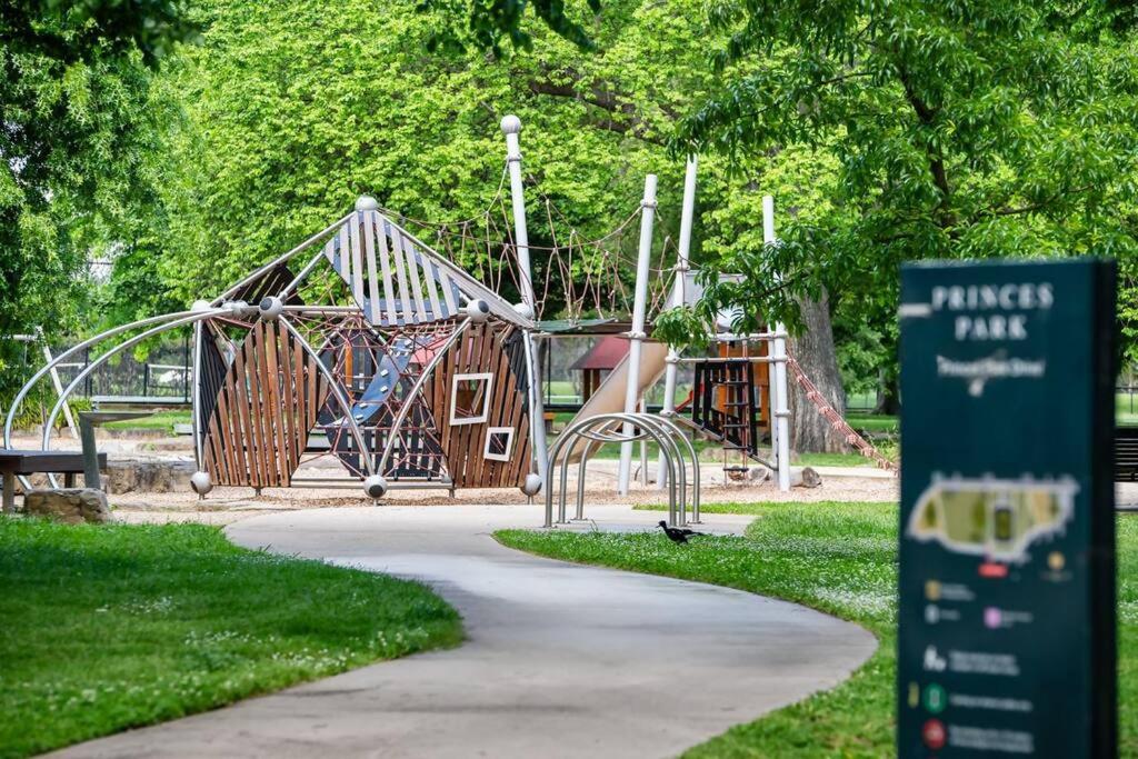 Perfect Parkside Princess Hill Retreat Sleeps 6