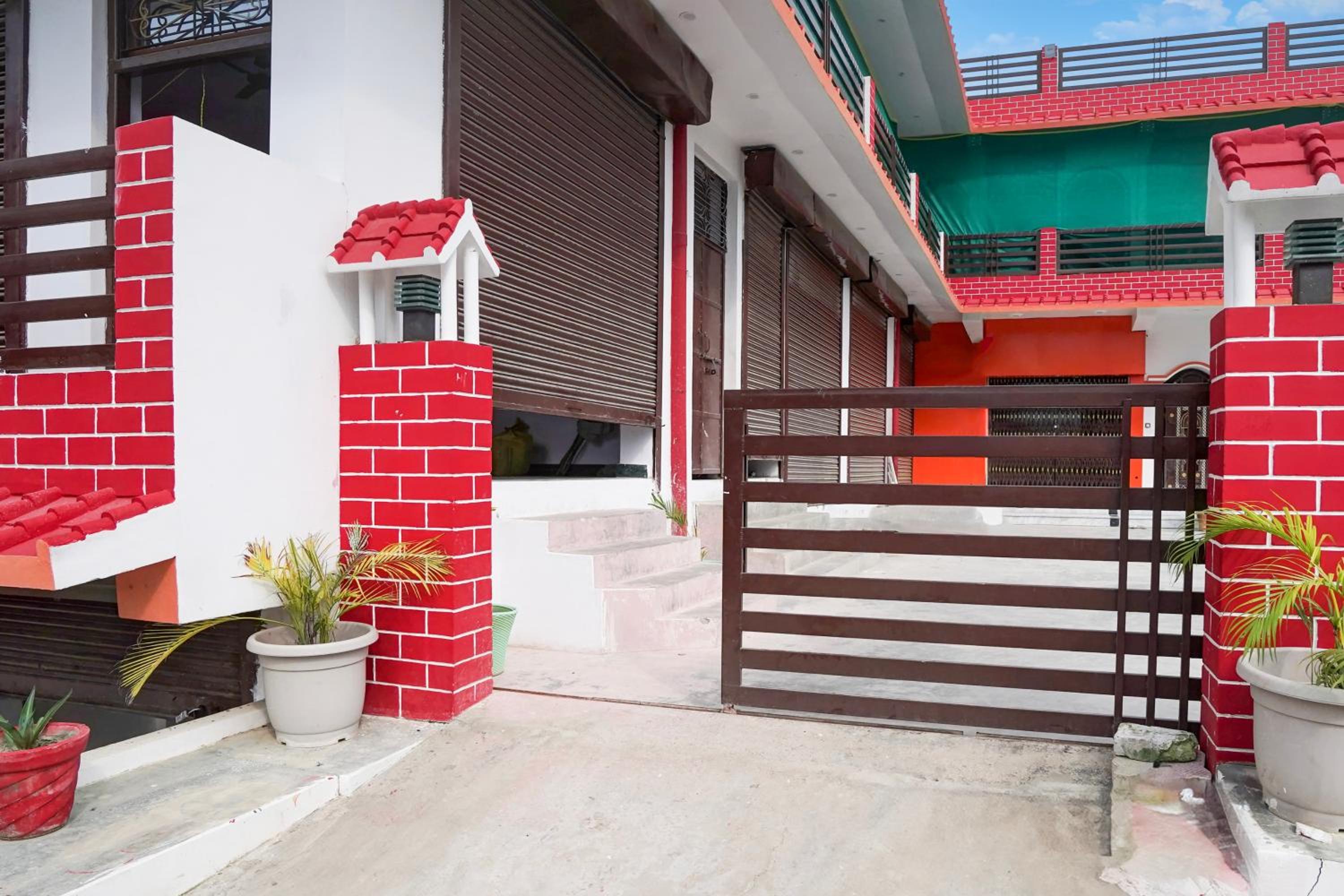 Hotel O by OYO Ayush And Restaurants view 3