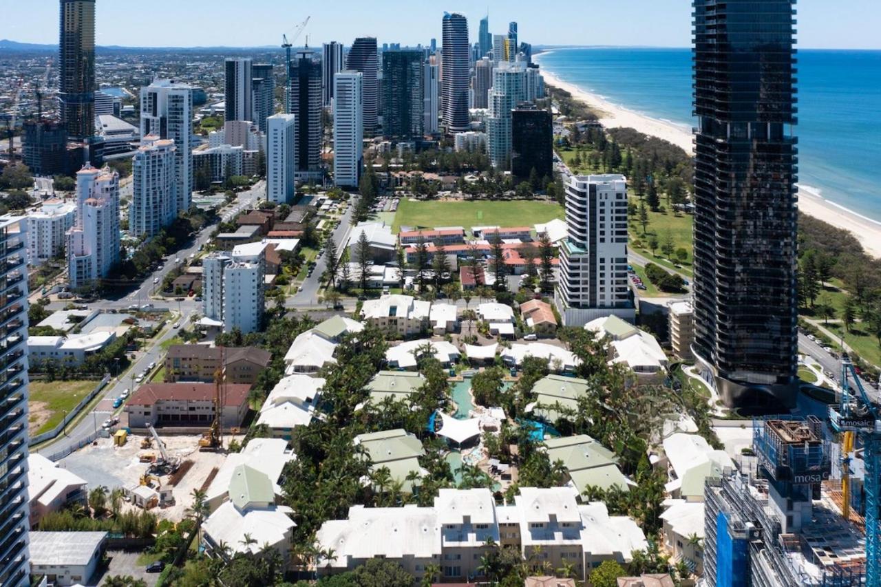 Diamond Beach Poolside 44 Premium