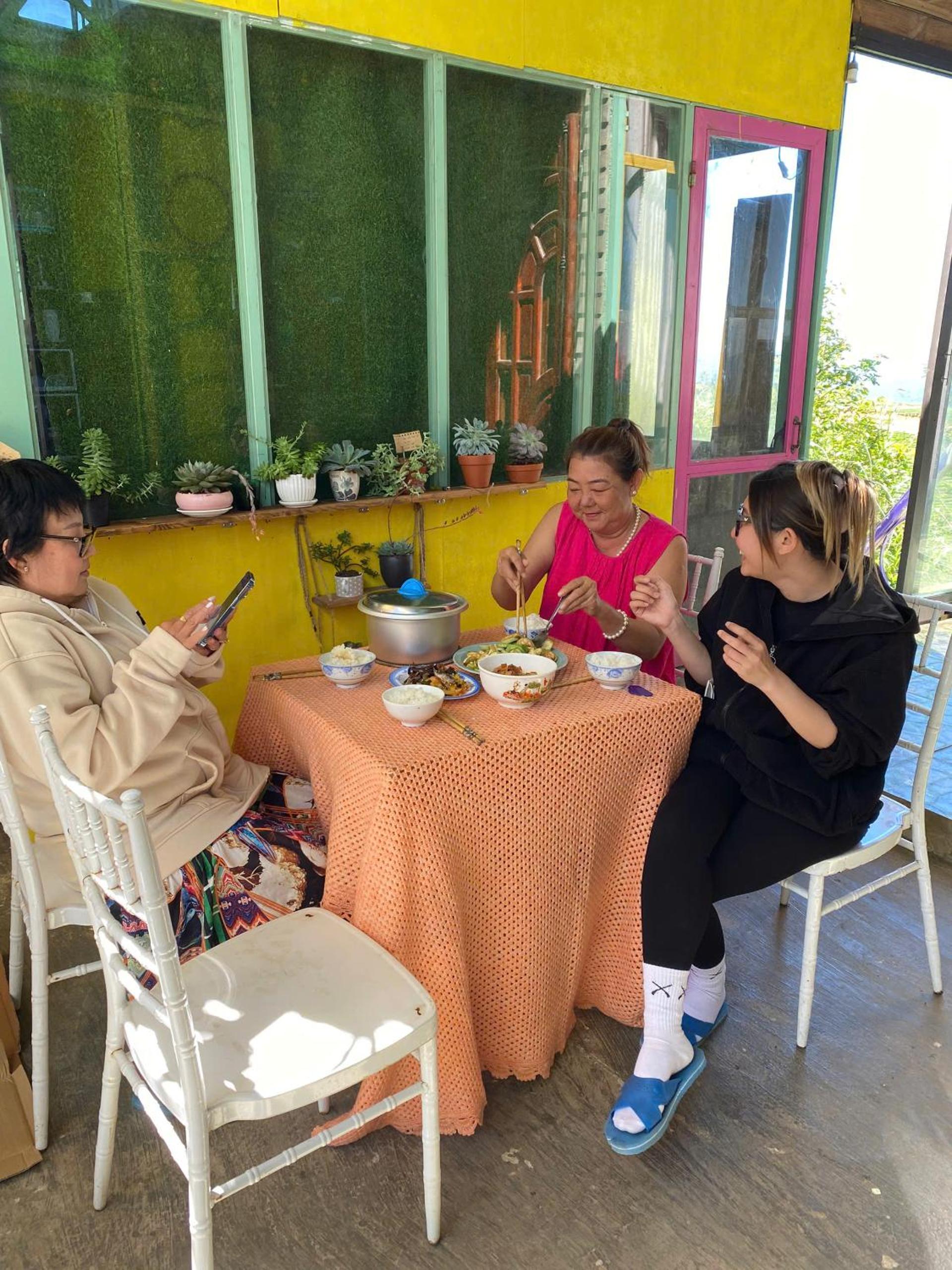 dining