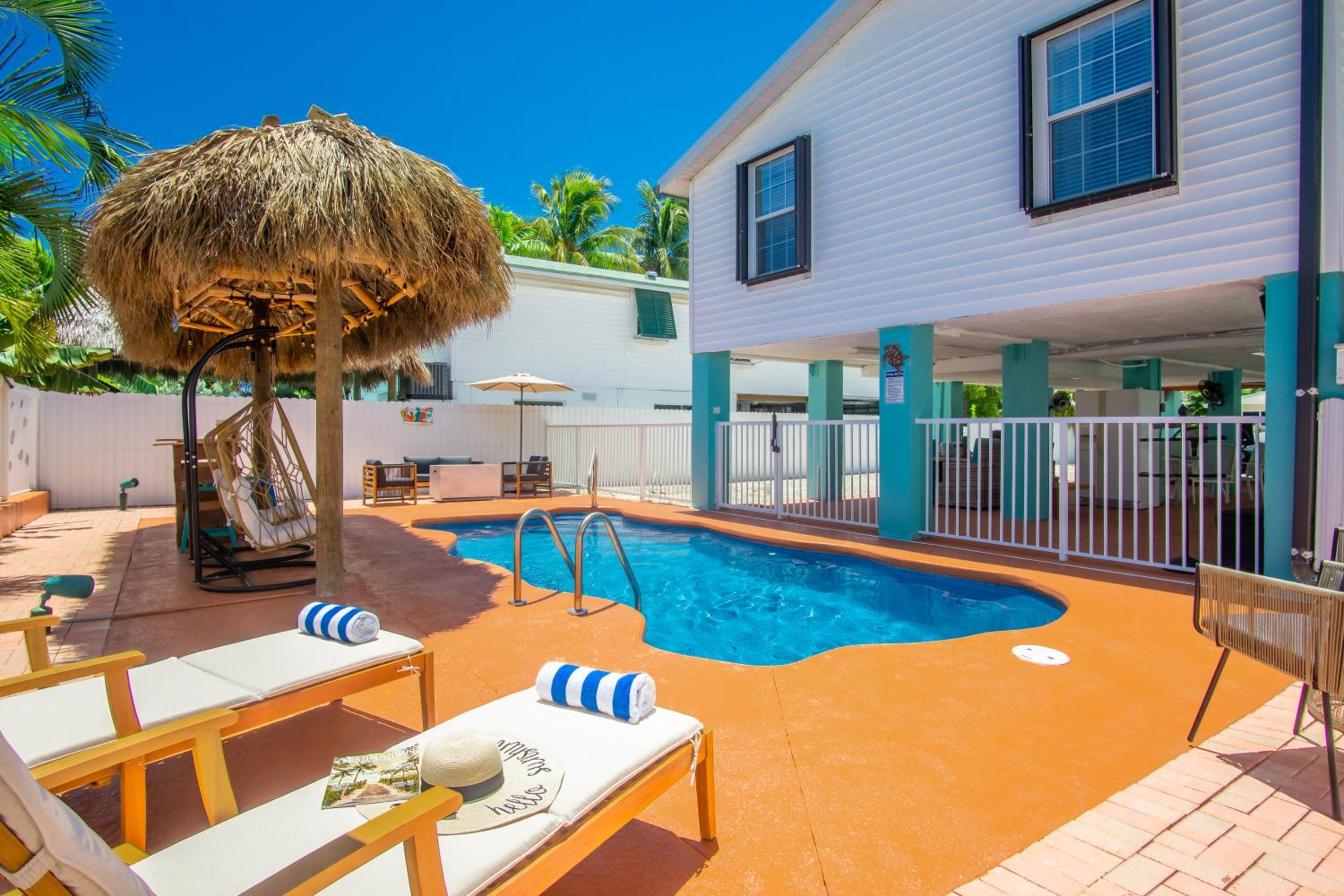 Tiki Time! Private PoolTiki HutKayaksGrill! view 4