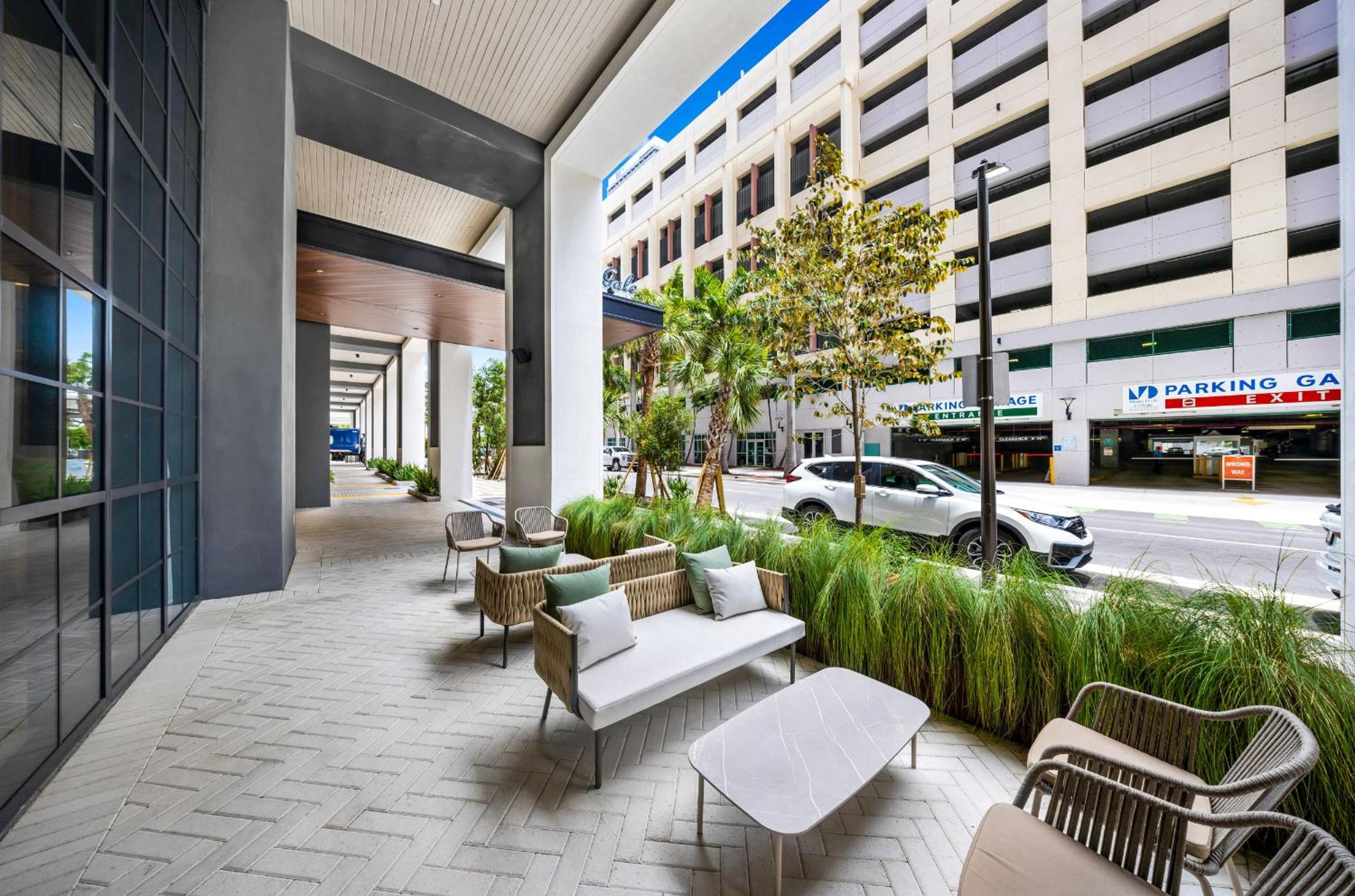 Modern 1BD & Den With City Views — Miami