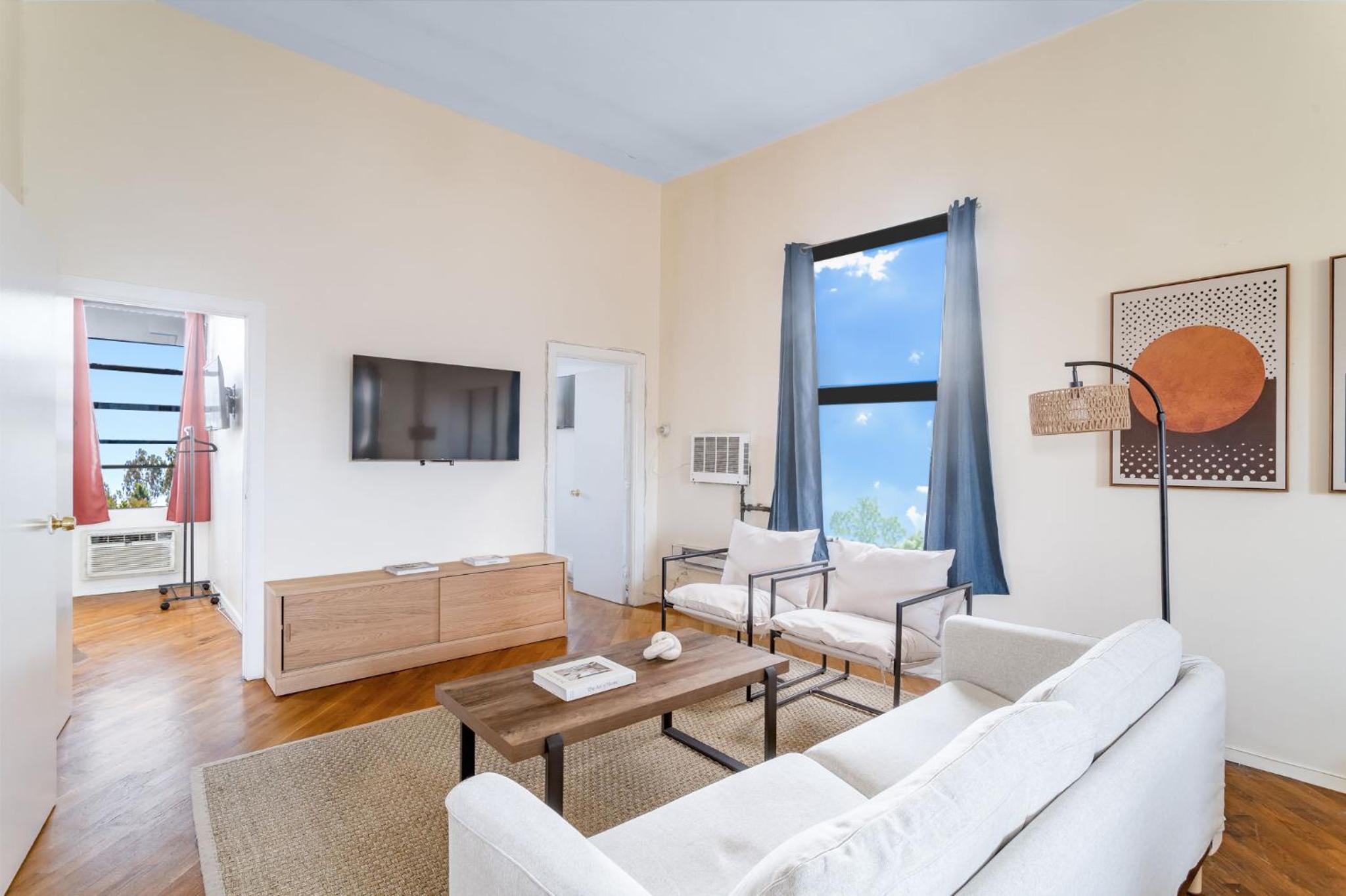 Cozy 3BR 2BA Apt in East Harlem!
