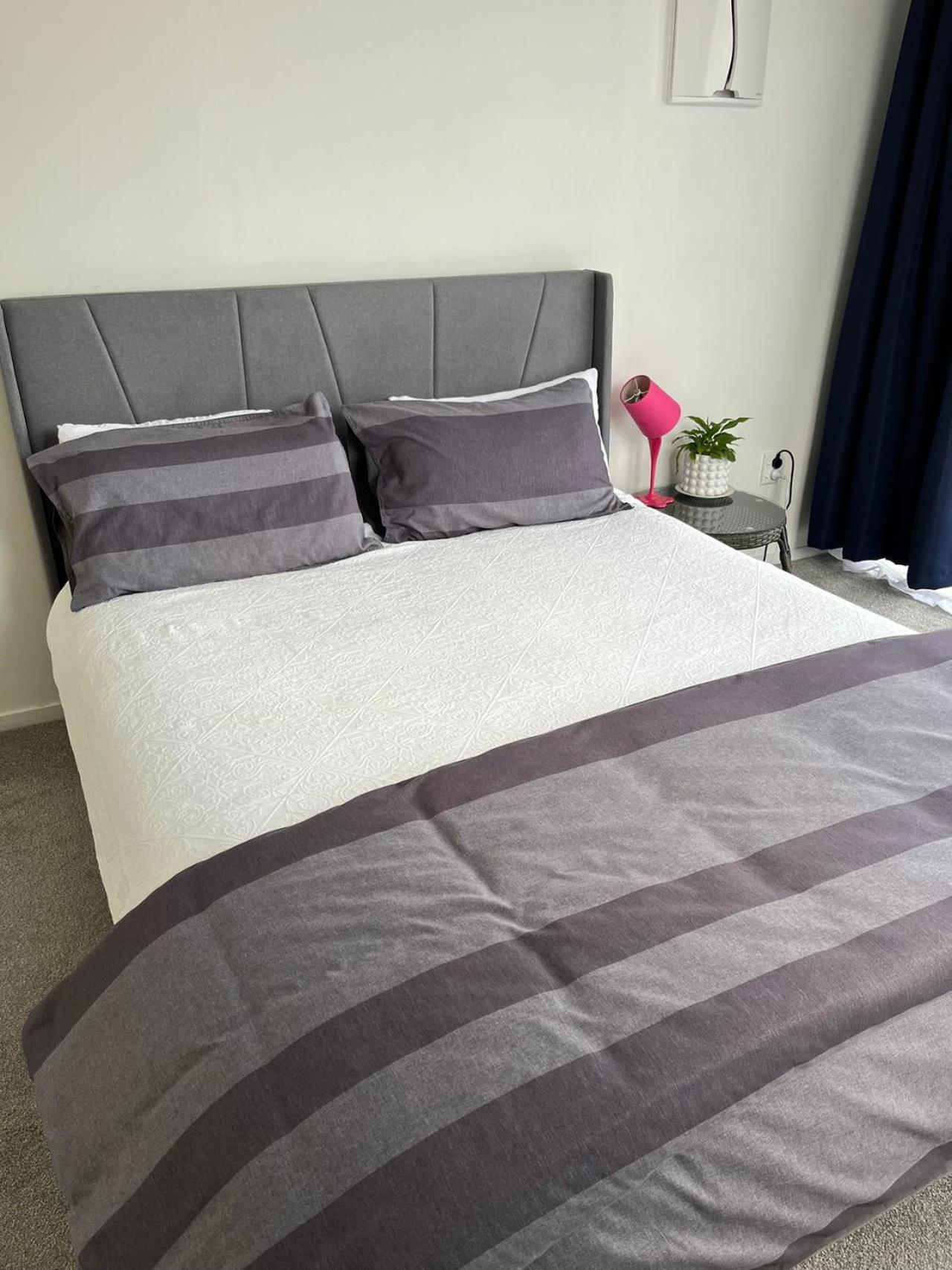Totara Vale, Free Coffee, parking and wifi, near Glenfield Mall and highway 18,1 view 2