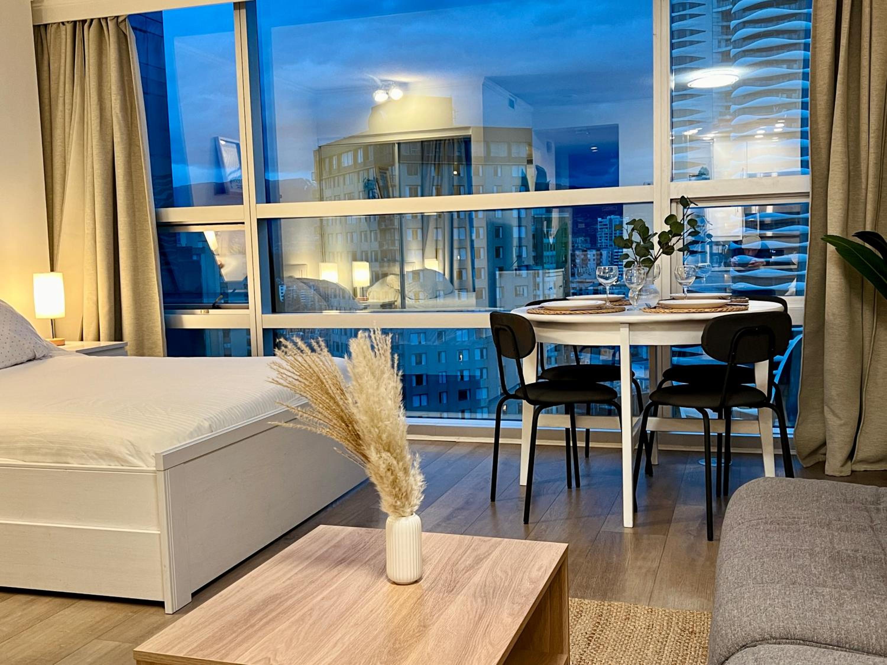Stunning Skyline Views in a Cozy and Stylish Abode