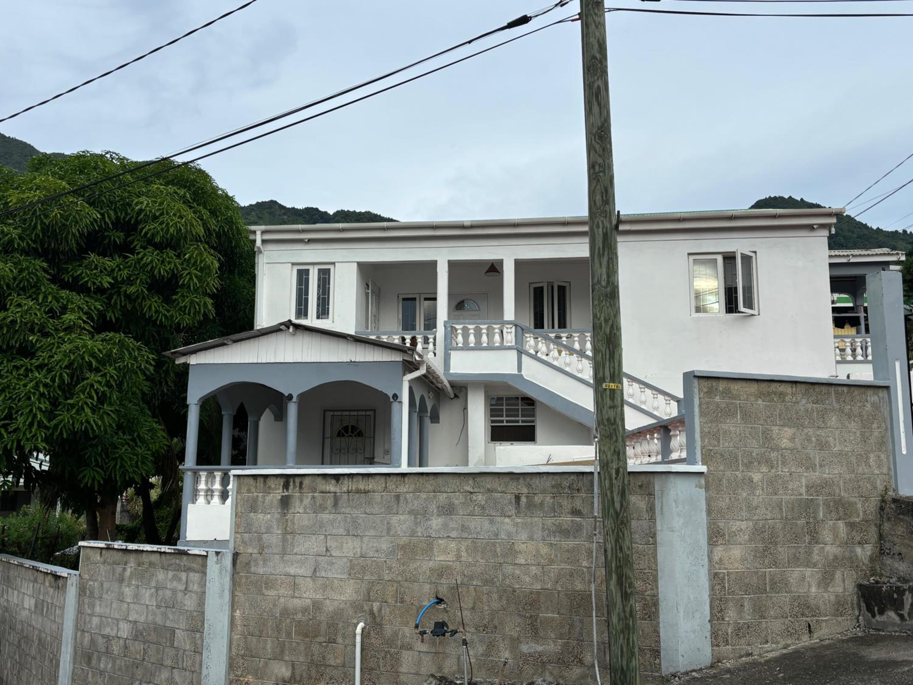2 Bed House Sleeps 4 - A C and Sea Views