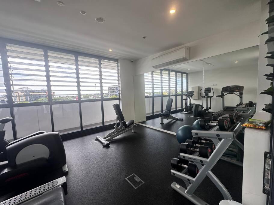 Hamilton Riverside Luxury Apartment w Carpark