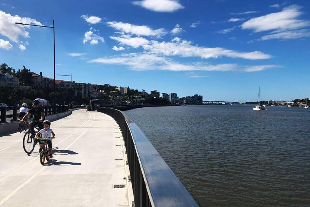 Hamilton Riverside Luxury Apartment w Carpark