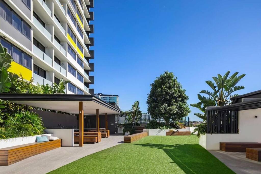 Hamilton Riverside Luxury Apartment w Carpark