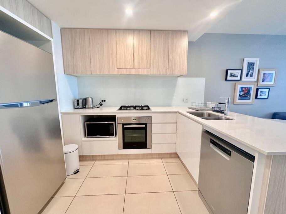 Hamilton Riverside Luxury Apartment w Carpark