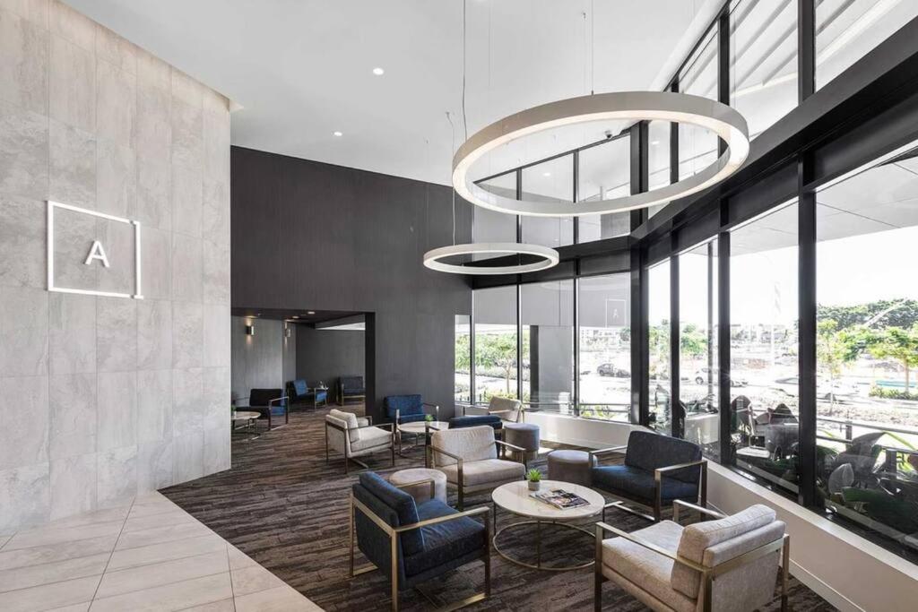 Hamilton Riverside Luxury Apartment w Carpark