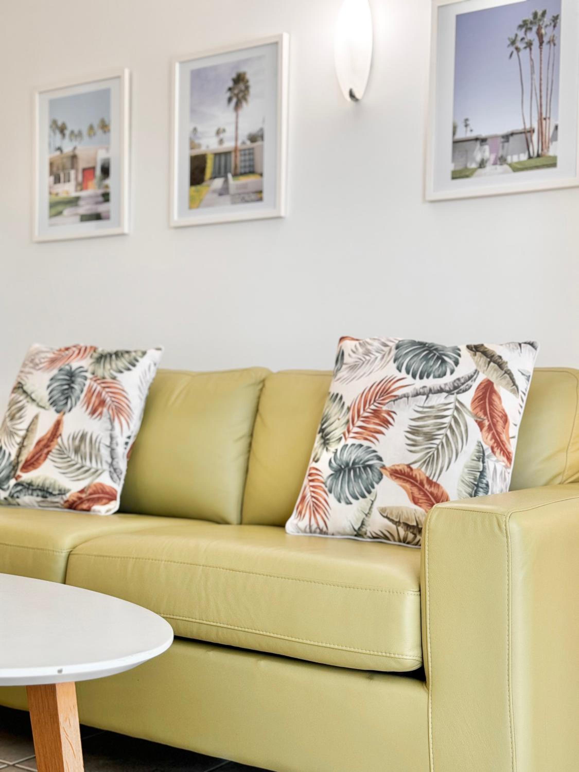Pet friendly walk to Hastings St or Noosa River 11ATS