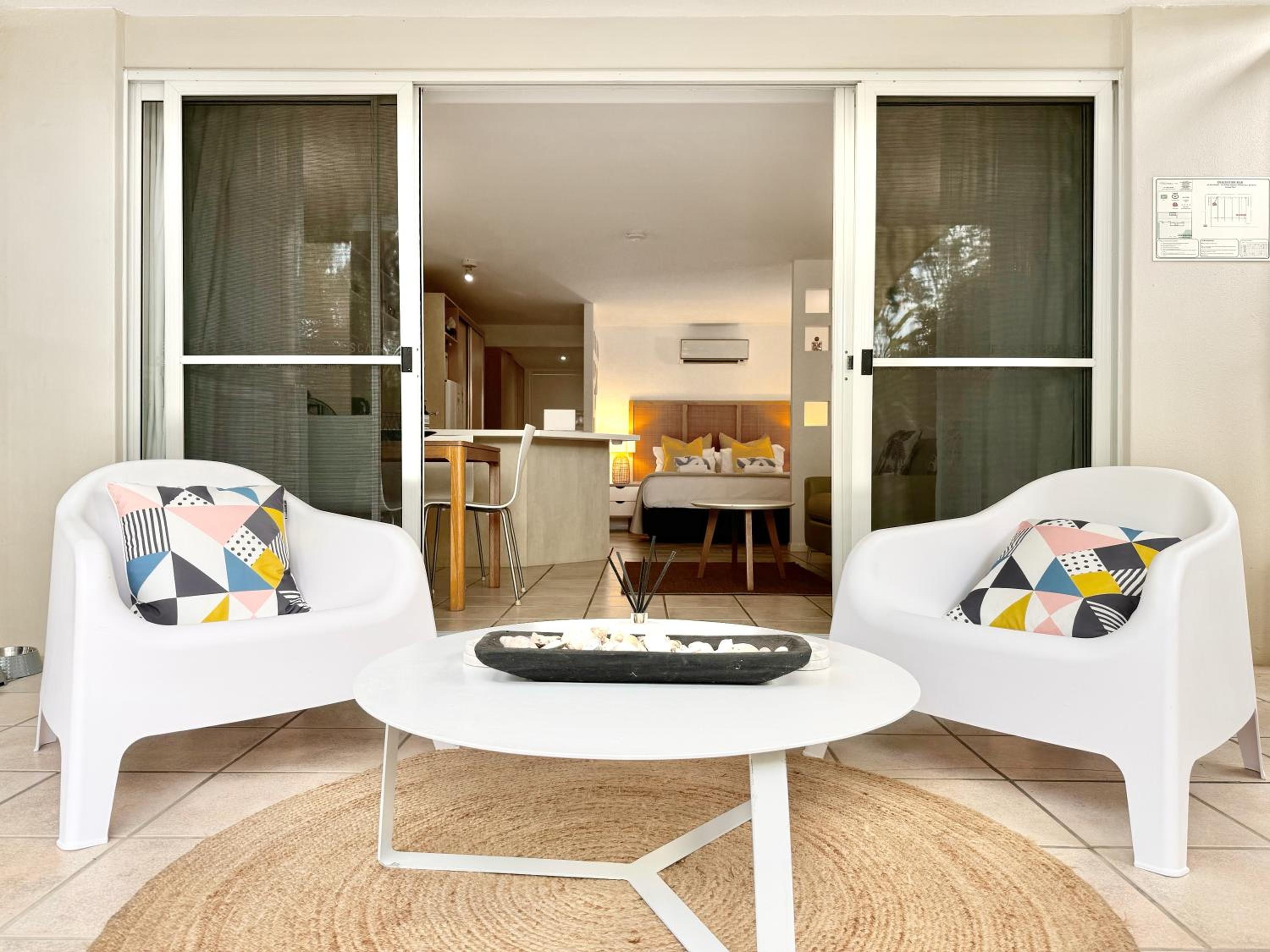 Pet friendly walk to Hastings St or Noosa River 11ATS
