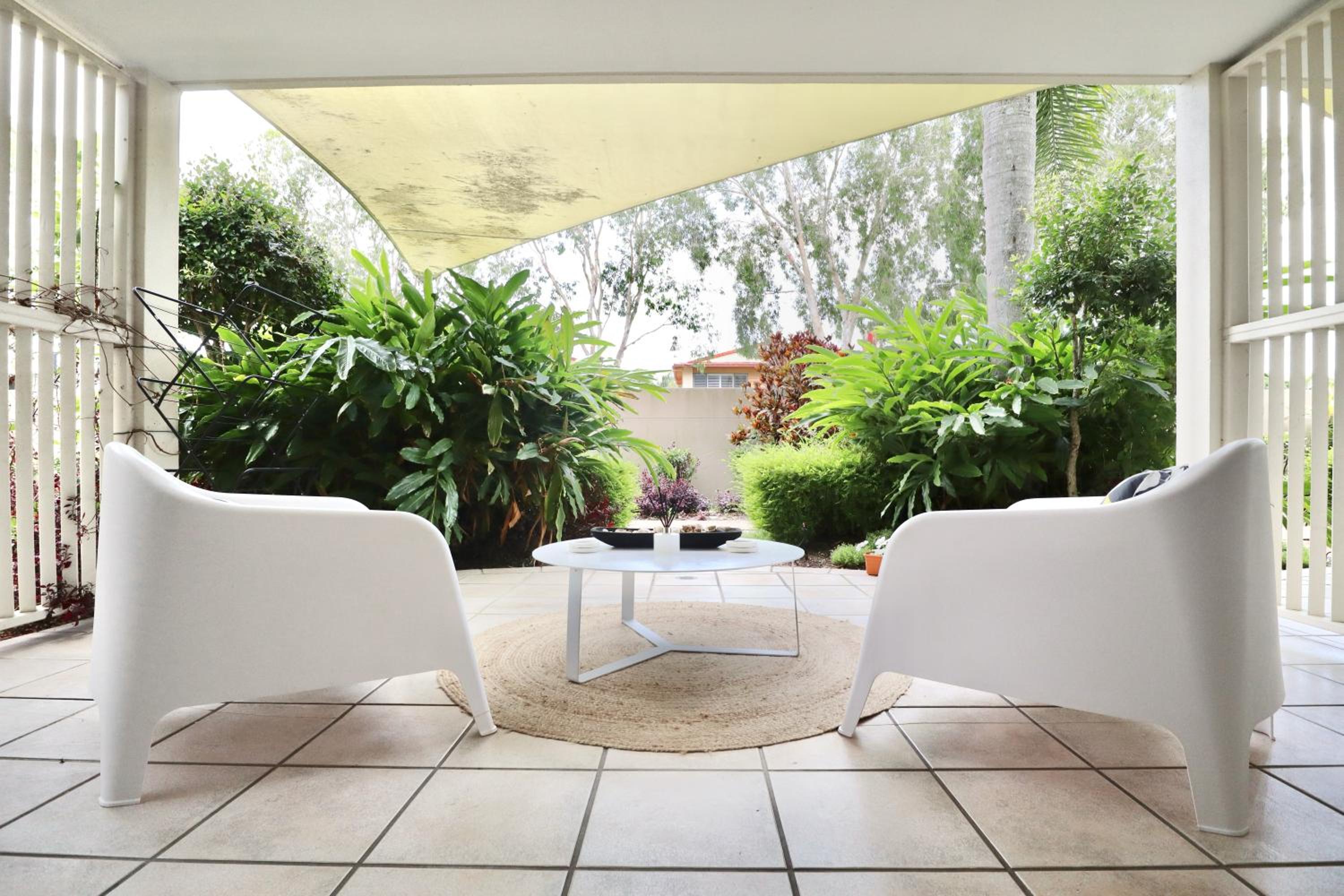 Pet friendly walk to Hastings St or Noosa River 11ATS