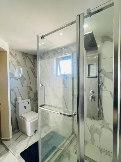 Cozy 3-Bedroom Townhouse, 10mins Walk to Beach - RV6