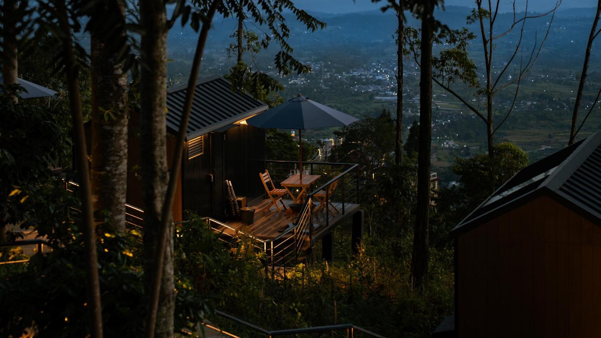 Bobocabin Dieng Pass, Batang view 4