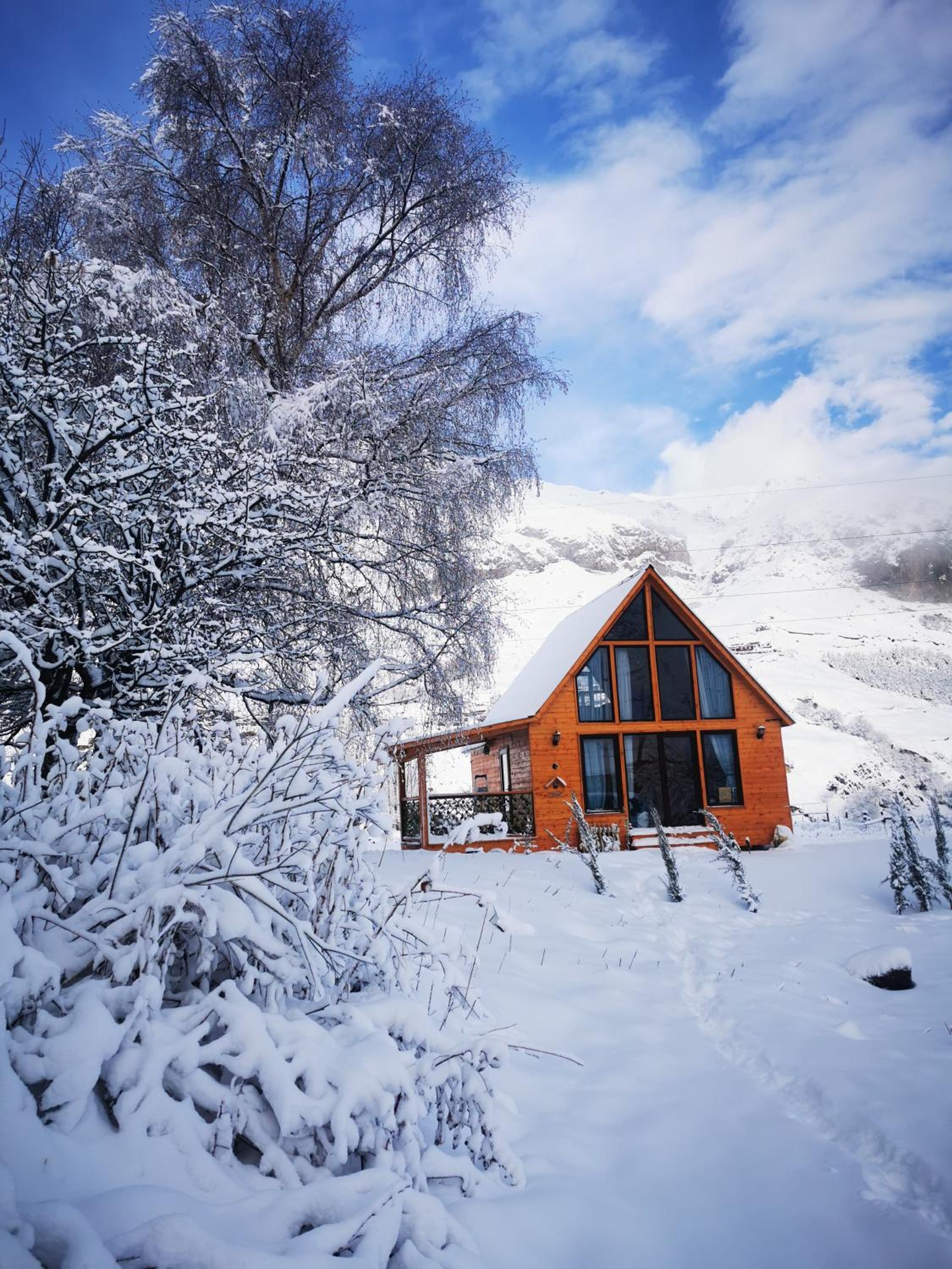 Kazbegi Mountain Cottage MTA-Shi view 3