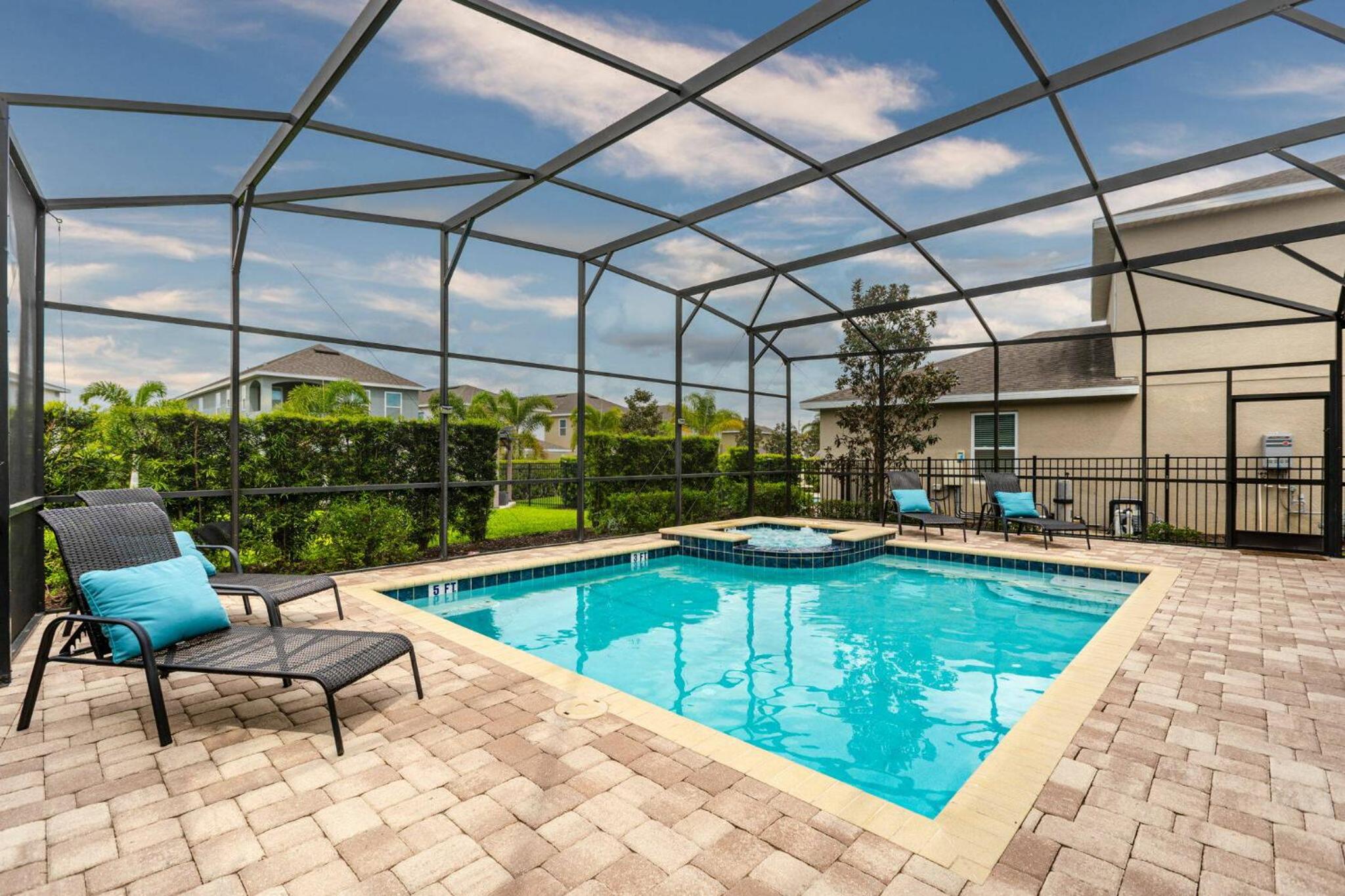 Encore Resort 6 Bedroom Home with Pool 2300