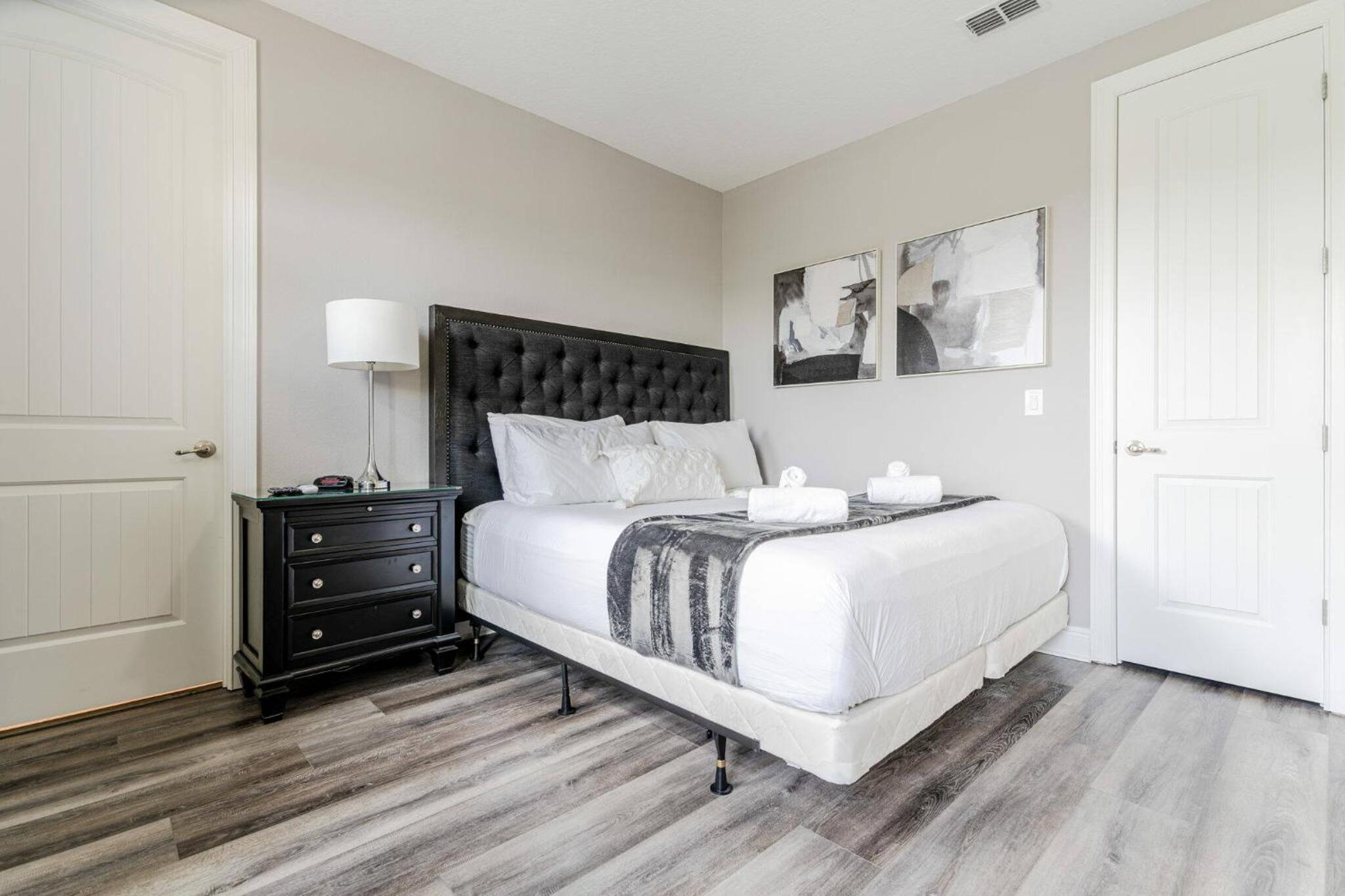 Encore Resort 6 Bedroom Home with Pool 2300