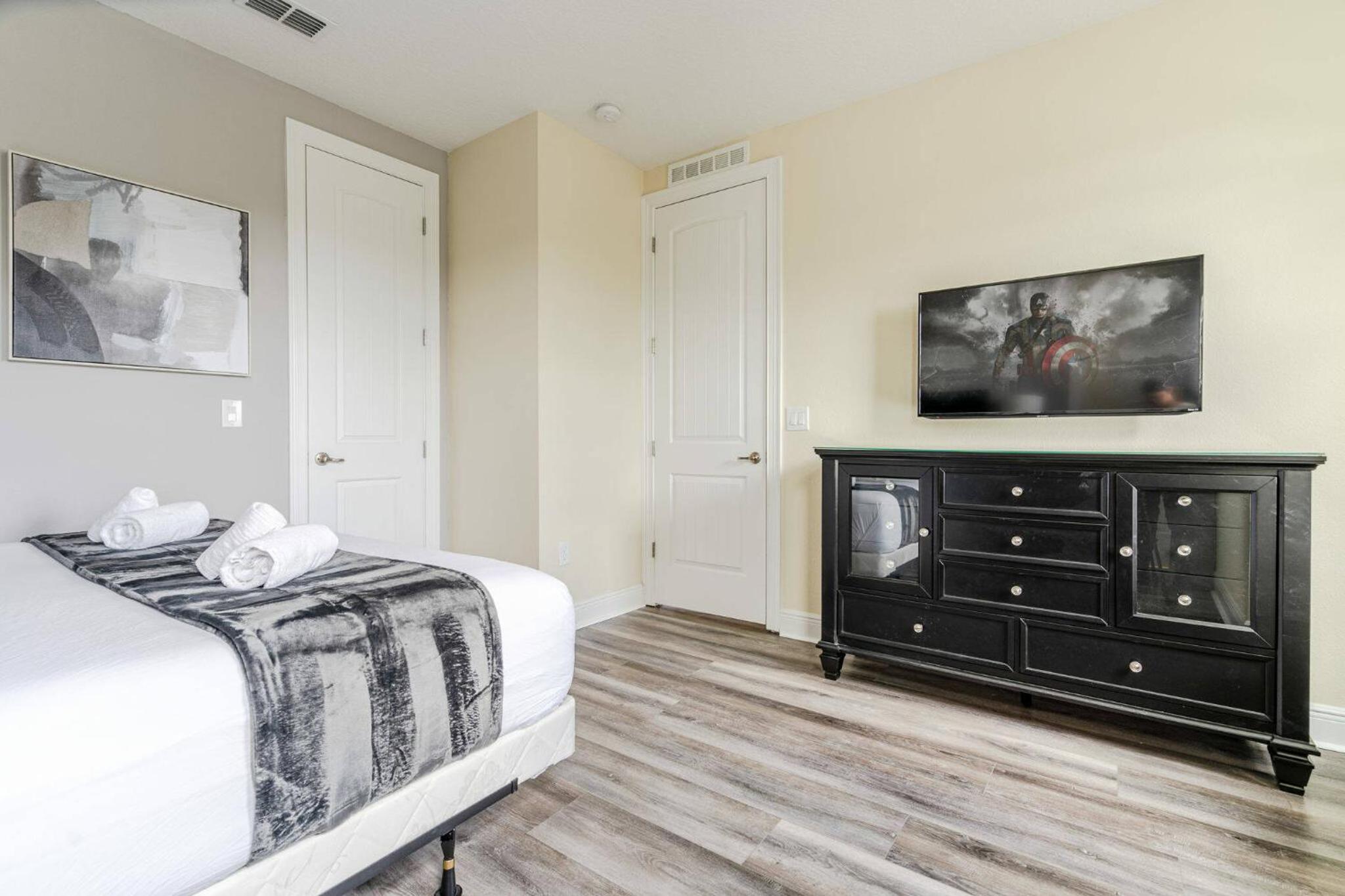Encore Resort 6 Bedroom Home with Pool 2300