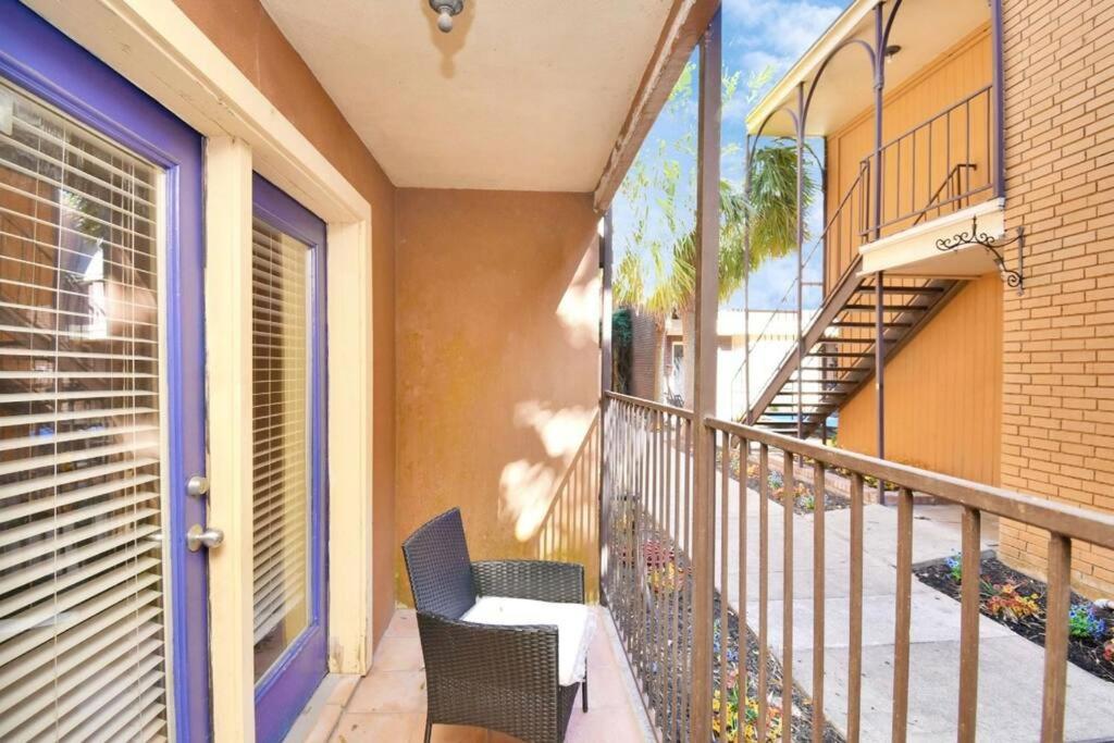 1BR King Bed Near Montrose-Downtown