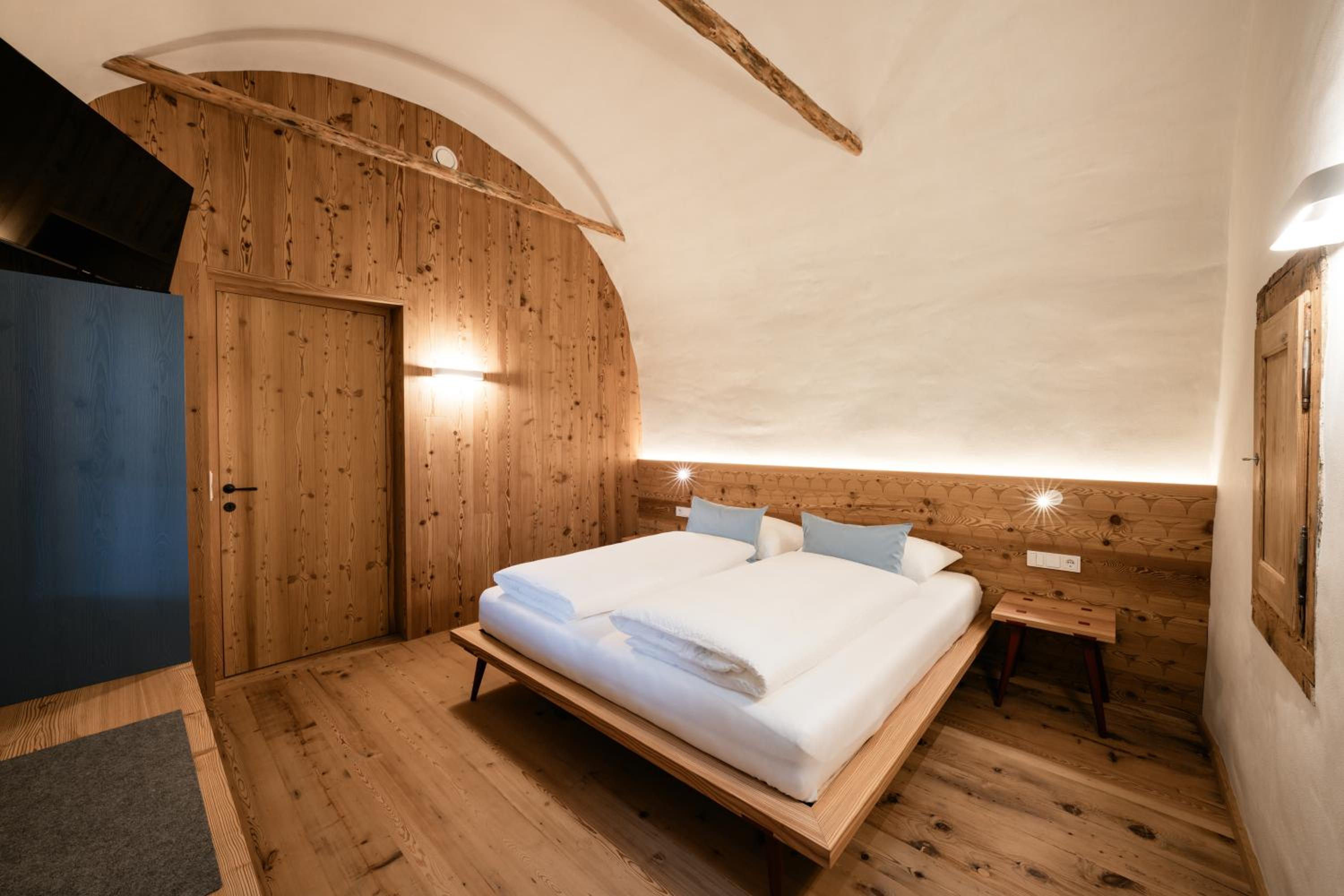 OBERBUCHFELDER historic farmhouse