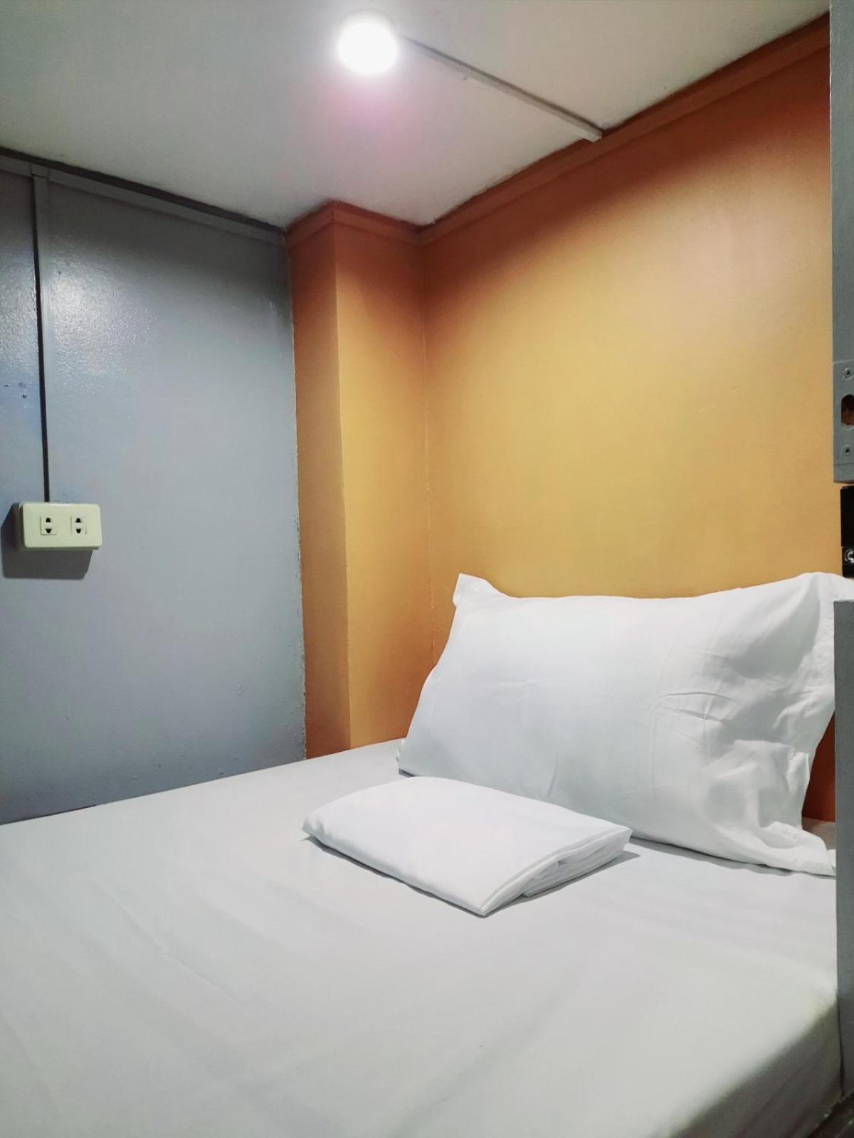 Budget Transient Capsule Room Makati near Ayala and Buendia view 3