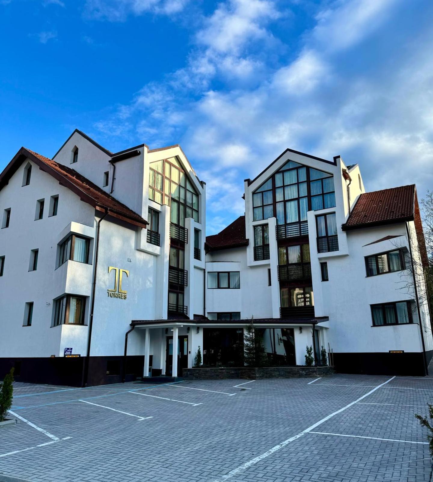Torres Poiana Boutique view 2