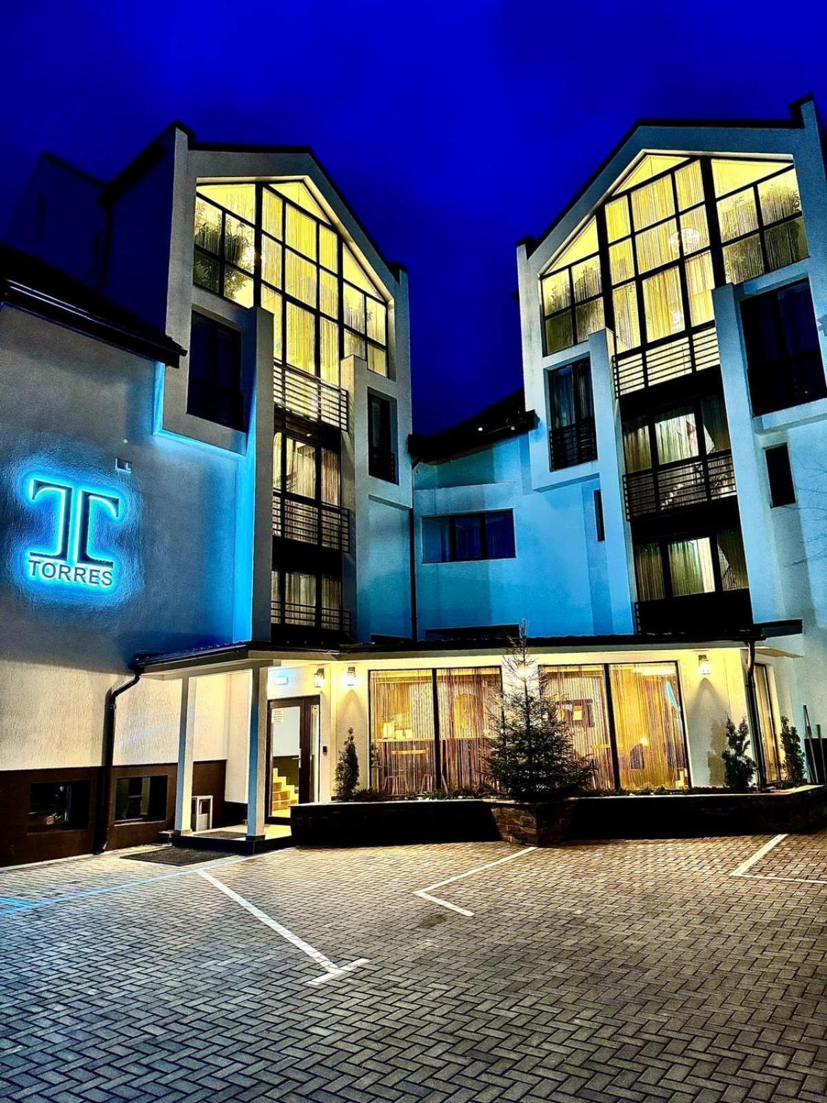 Torres Poiana Boutique view 3