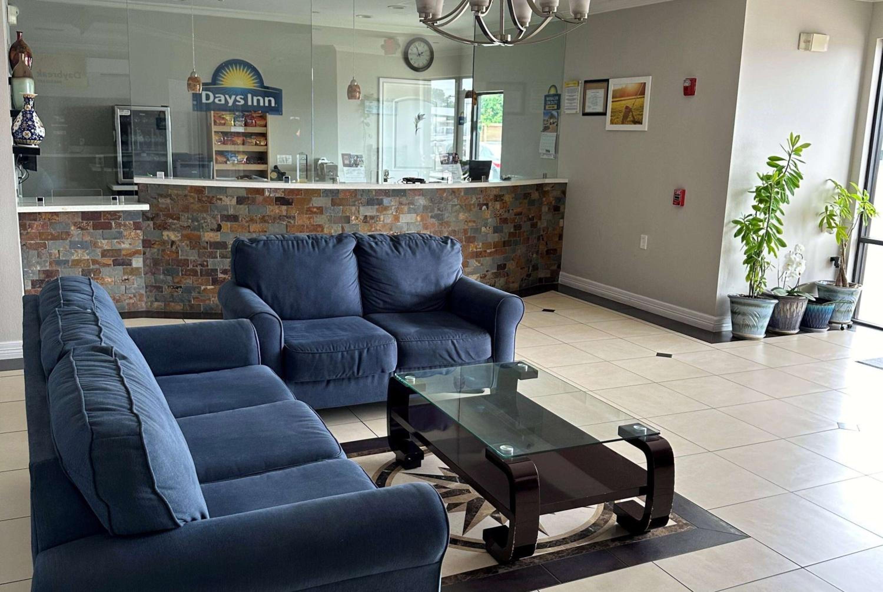 Days Inn by Wyndham Humble/Houston Intercontinental Airport - Property Image 49