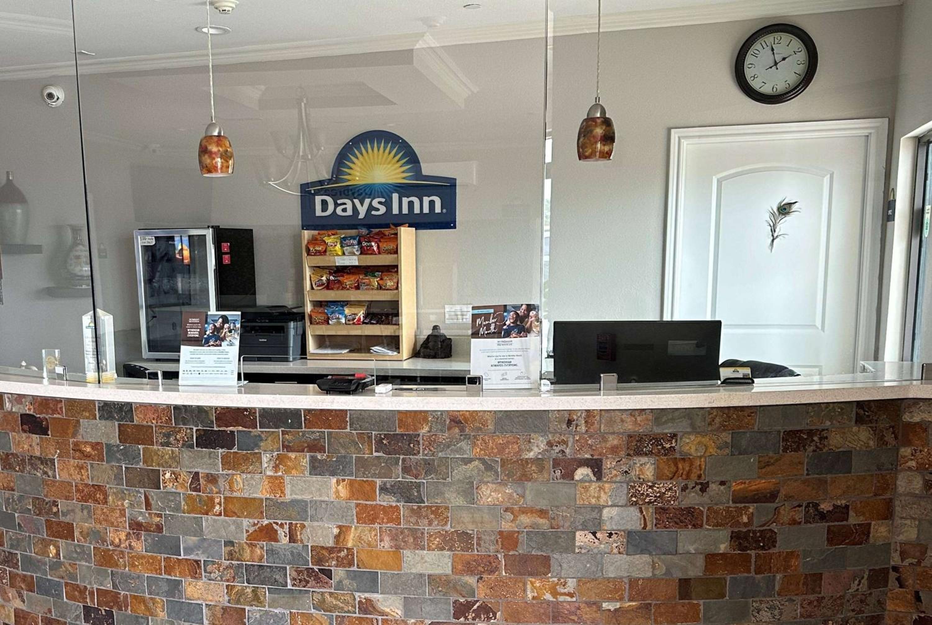 Days Inn by Wyndham Humble/Houston Intercontinental Airport - Property Image 47