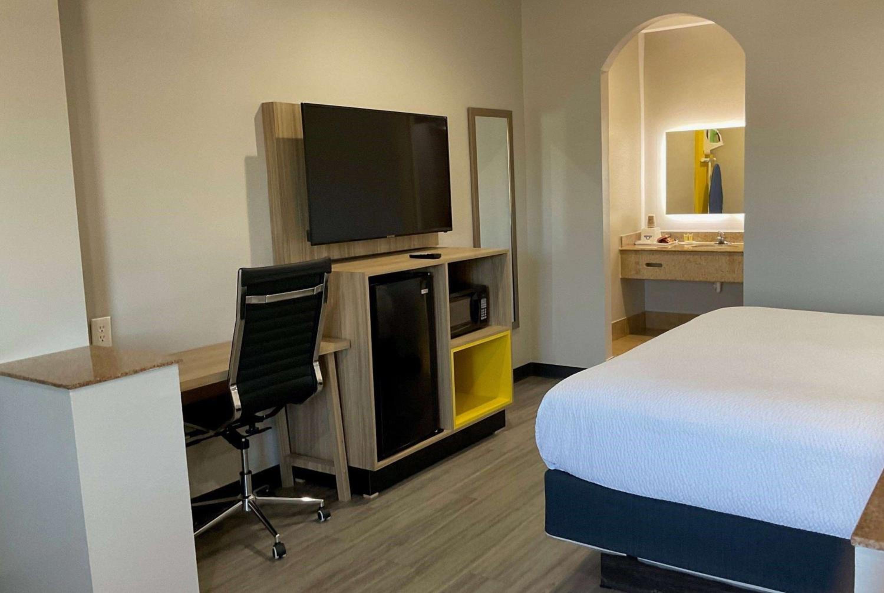 Days Inn by Wyndham Humble/Houston Intercontinental Airport - Property Image 55