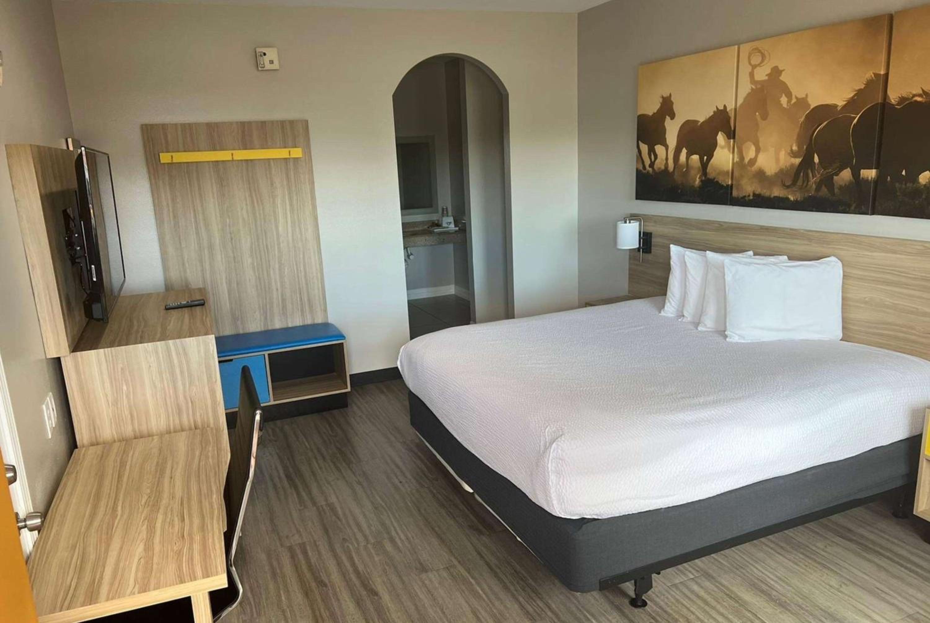 Days Inn by Wyndham Humble/Houston Intercontinental Airport - Property Image 64