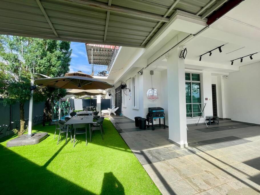 Private Pool Modern Holiday Home Mount Austin JB
