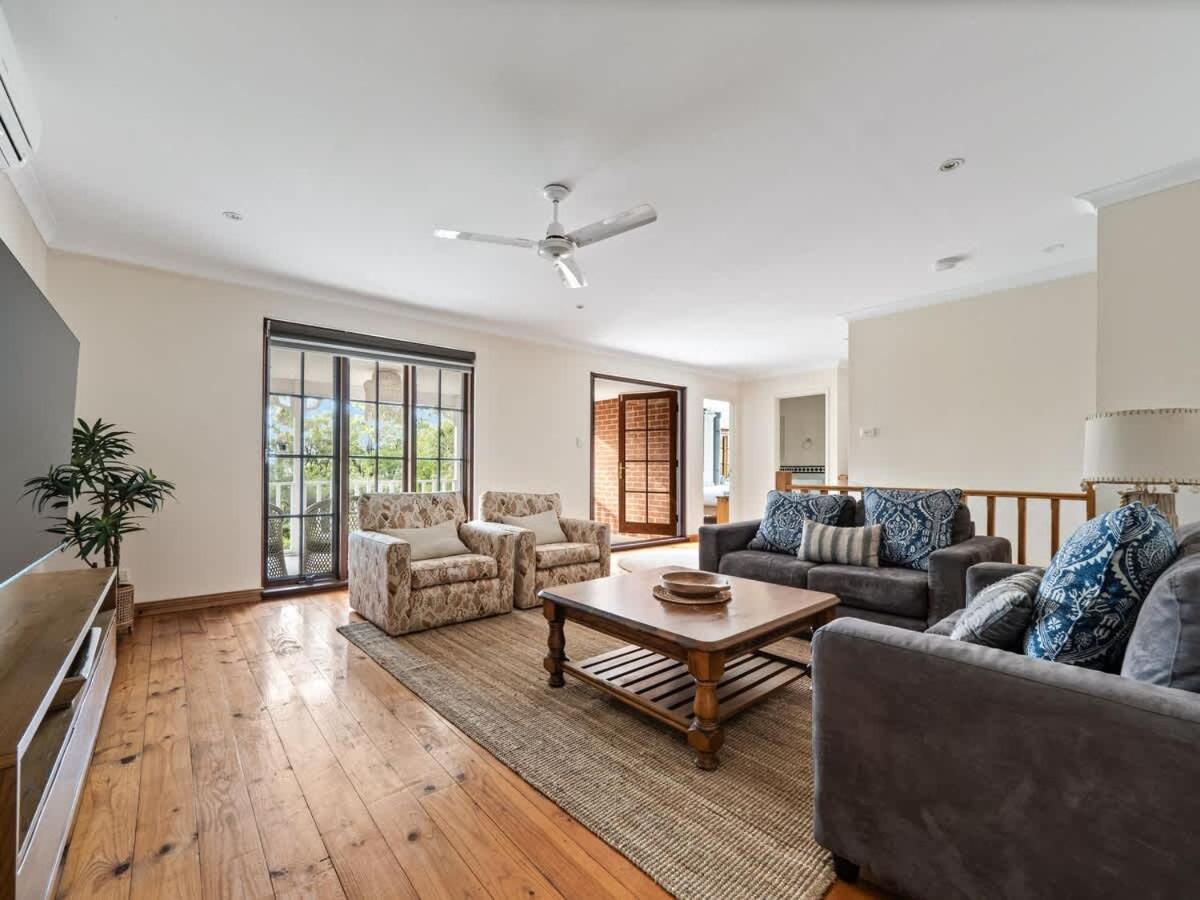 Beachfront Bliss, waterfront Geographe bay