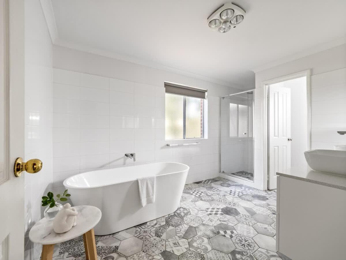 Beachfront Bliss, waterfront Geographe bay